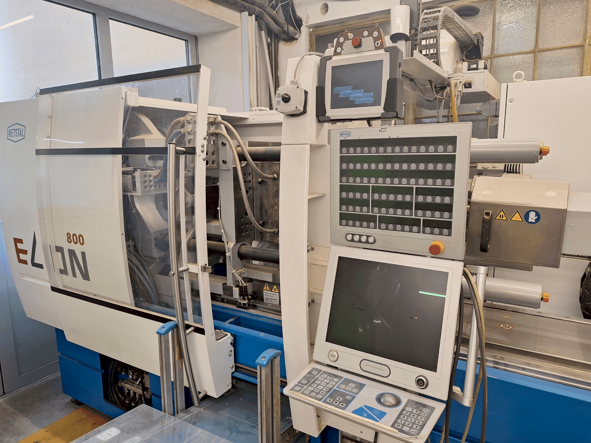 Vue de face de la machine Netstal Elion 800-270