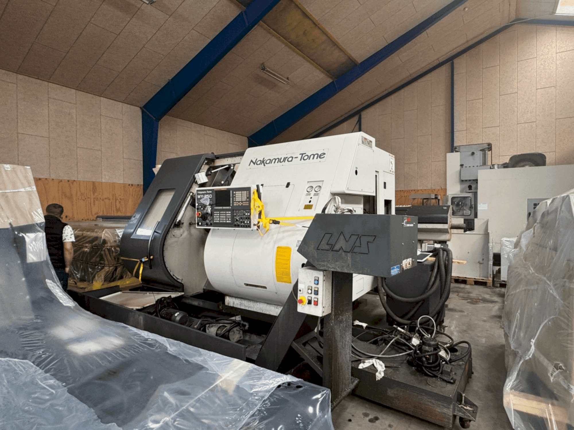 Vue de face de la machine NAKAMURA-TOME WY-250