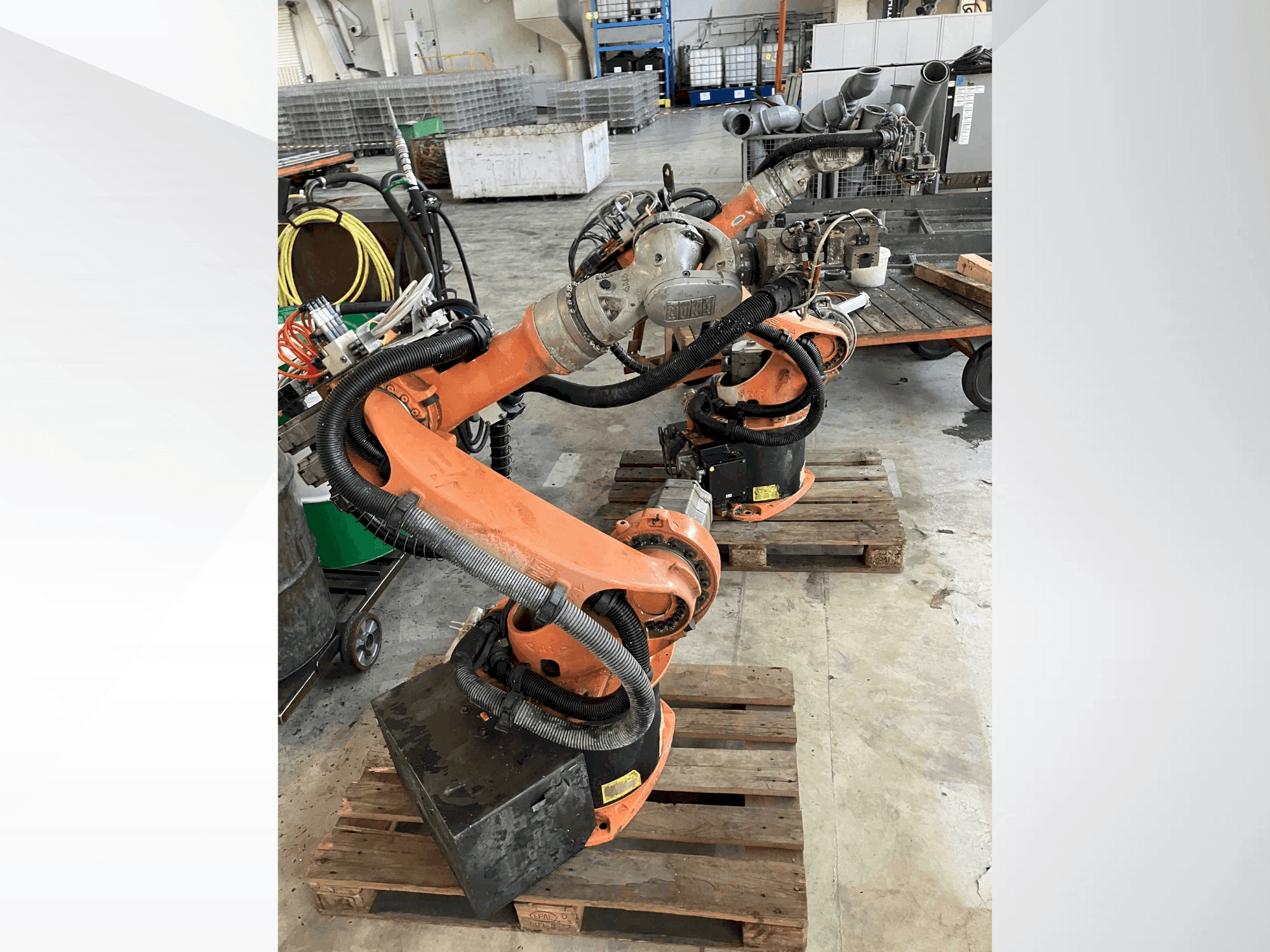 Vue de face de la machine KUKA KR16