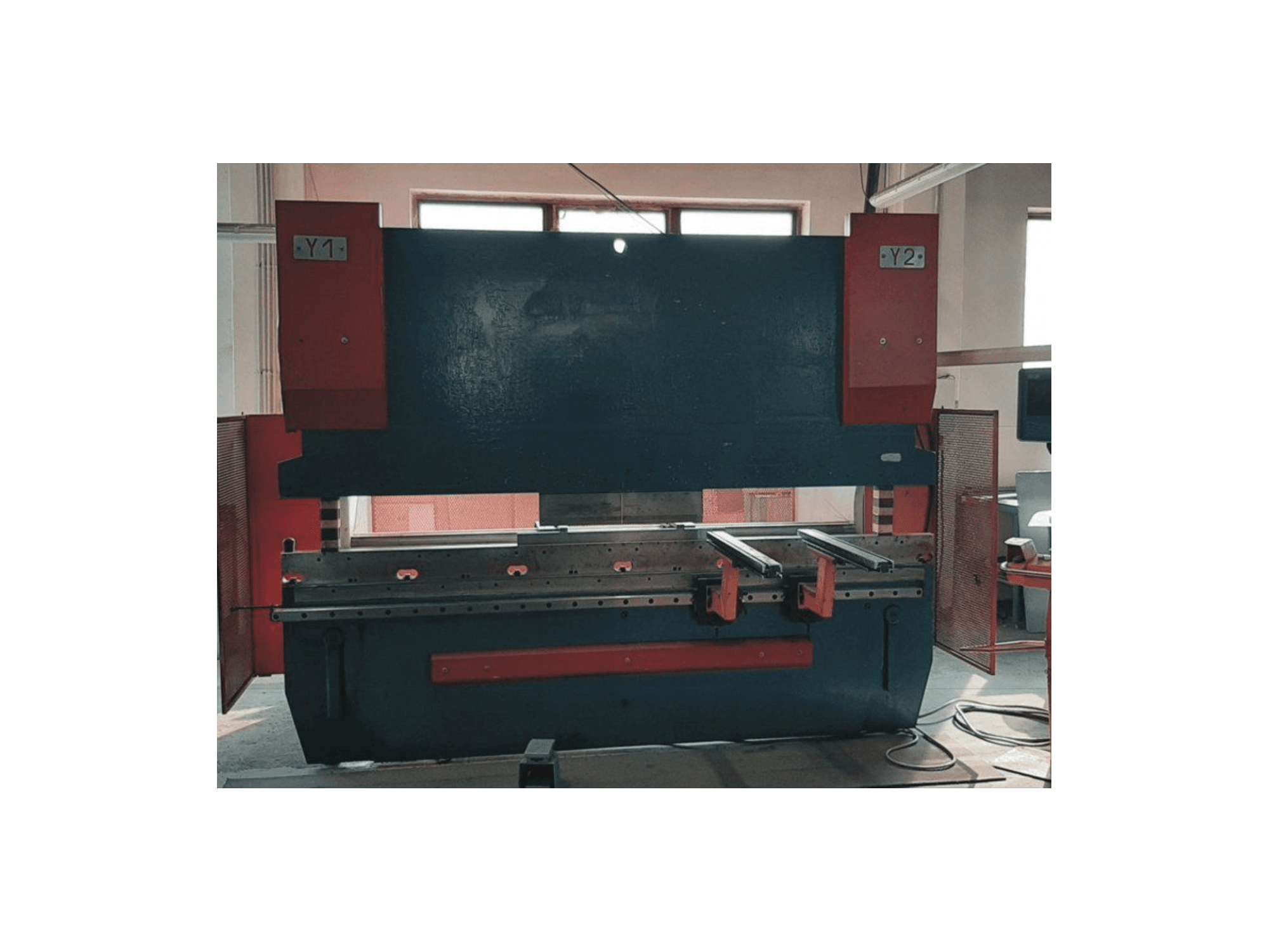 Vue de face de la machine BEYELER PR6