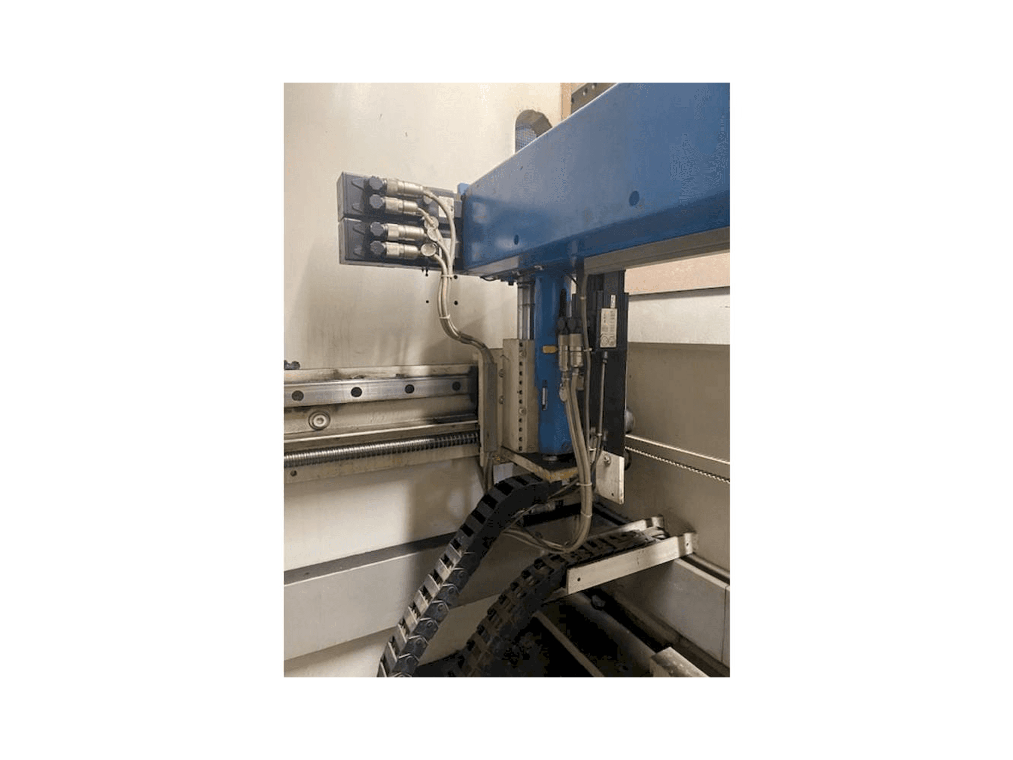 Vue de face de la machine EHT VarioPress 225-30