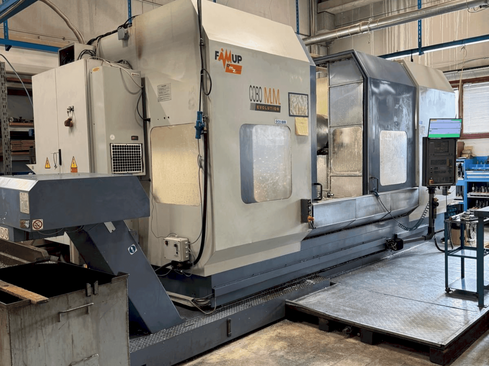 Vue de face de la machine FAMUP COBO MM 3000