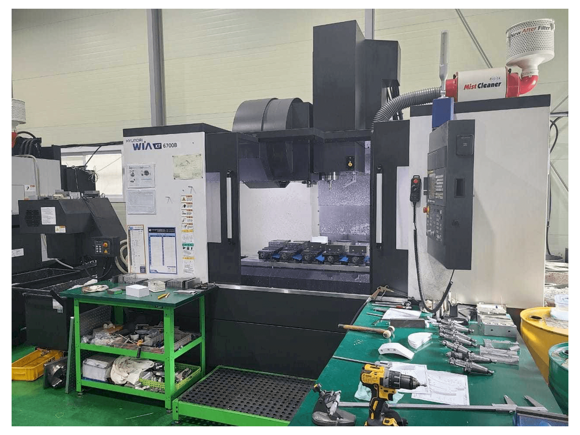 Front view of Hyundai Wia KF 6700B machine