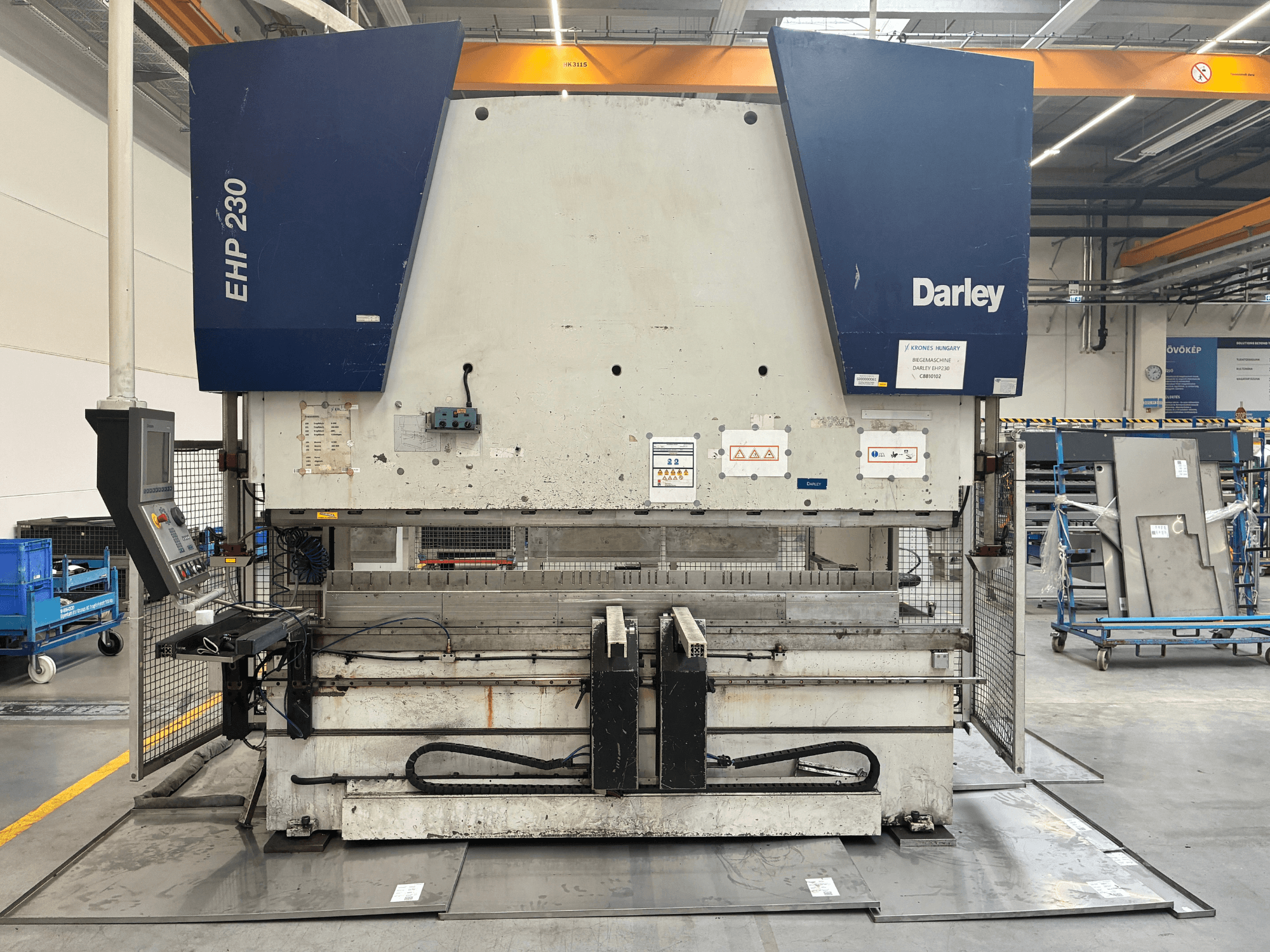 Presse hydraulique Darley EHP-LS 230.31/25 vue de face, avec panneau de commande et étiquettes de sécurité.