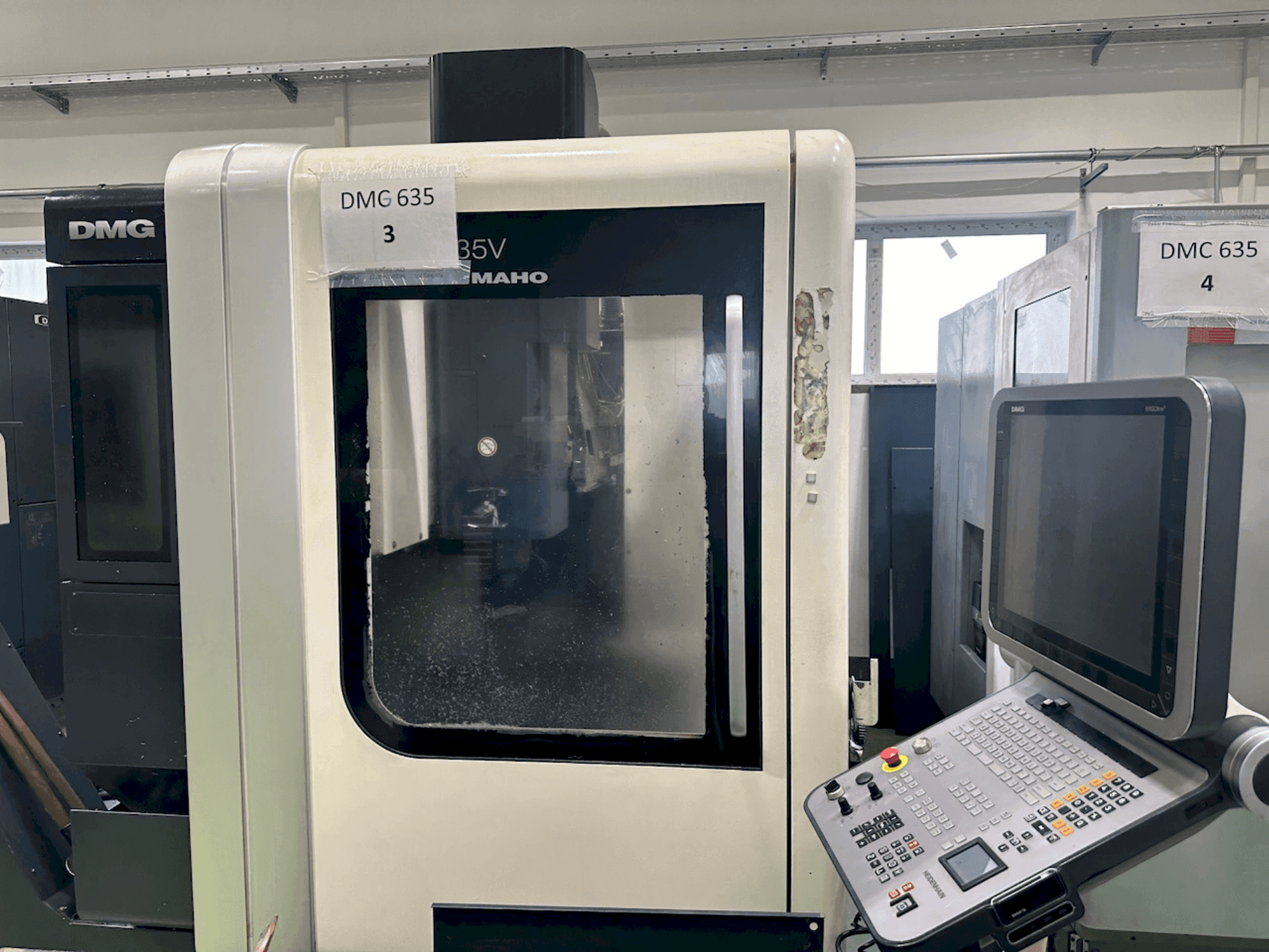 Vue de face de la machine DECKEL MAHO DMC 635 V