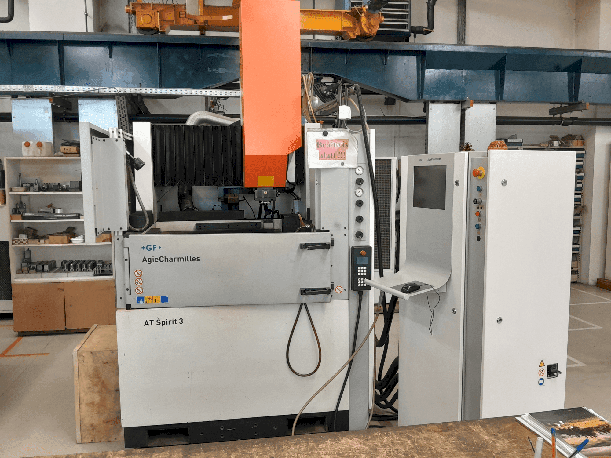 Vue de face de la machine AgieCharmilles Spirit 3