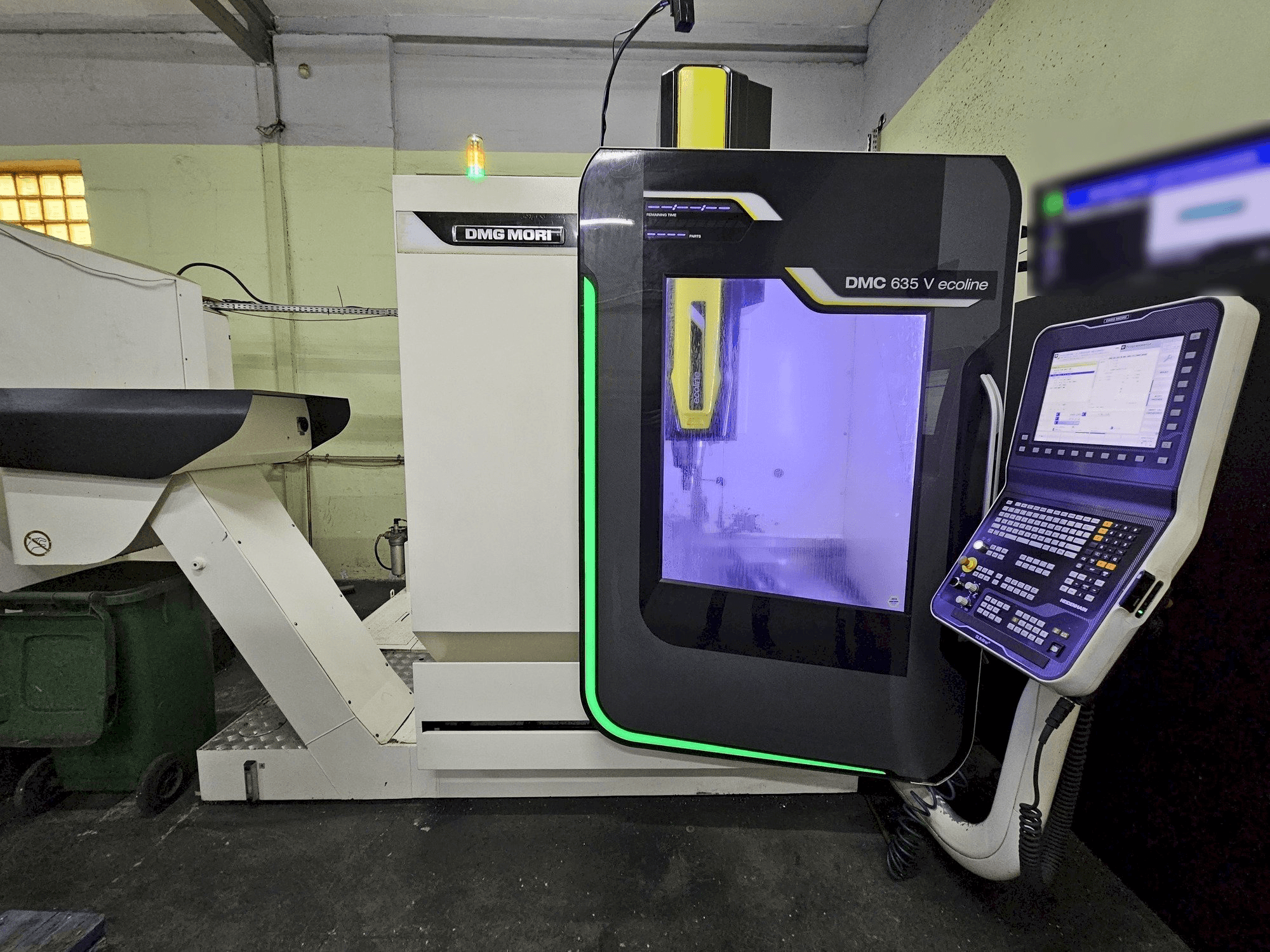 Vue de face de la machine DMG MORI DMC 635V ecoline