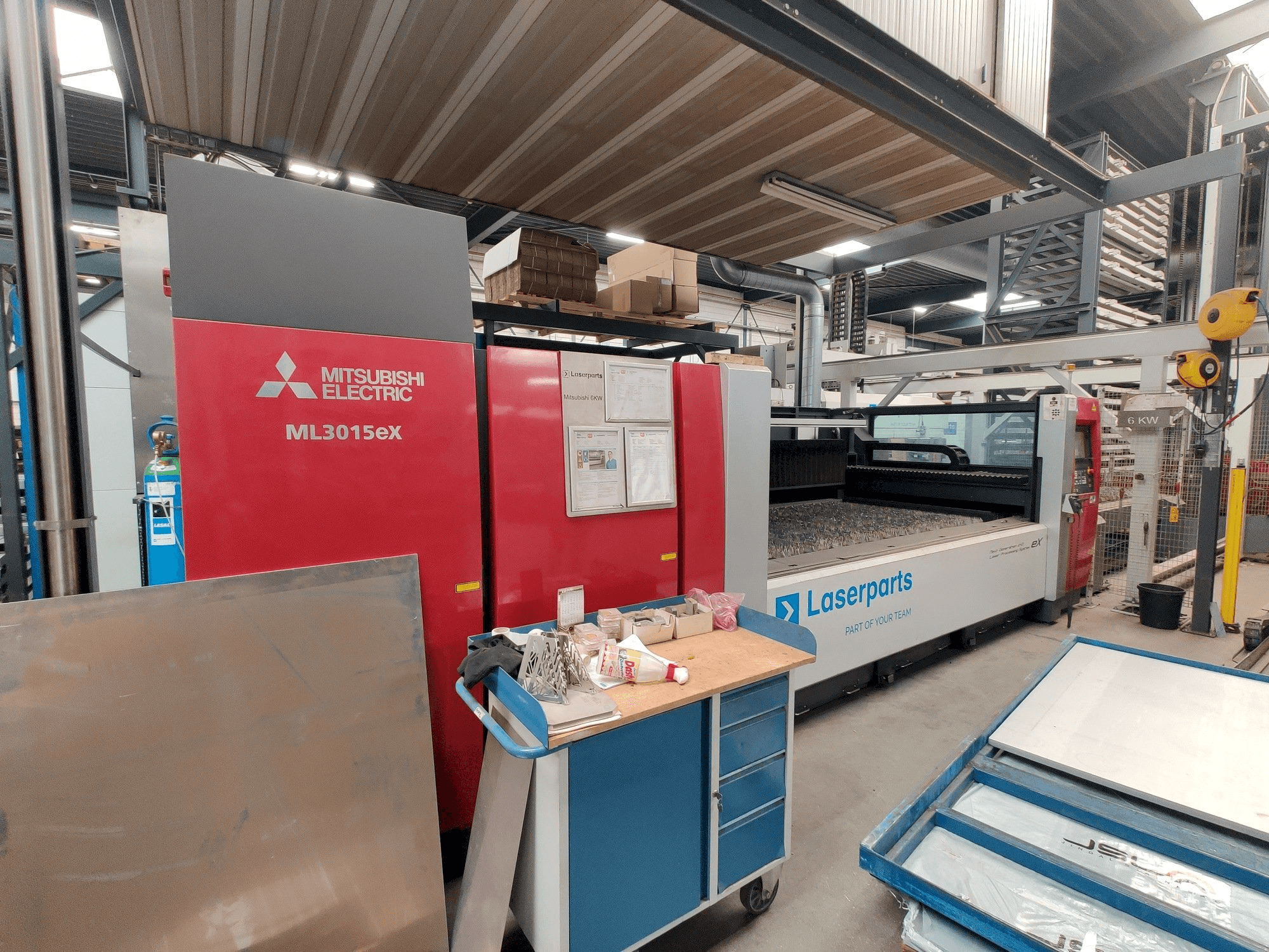 Vue gauche de la machine Mitsubishi ML3015eX(S2)-60XF