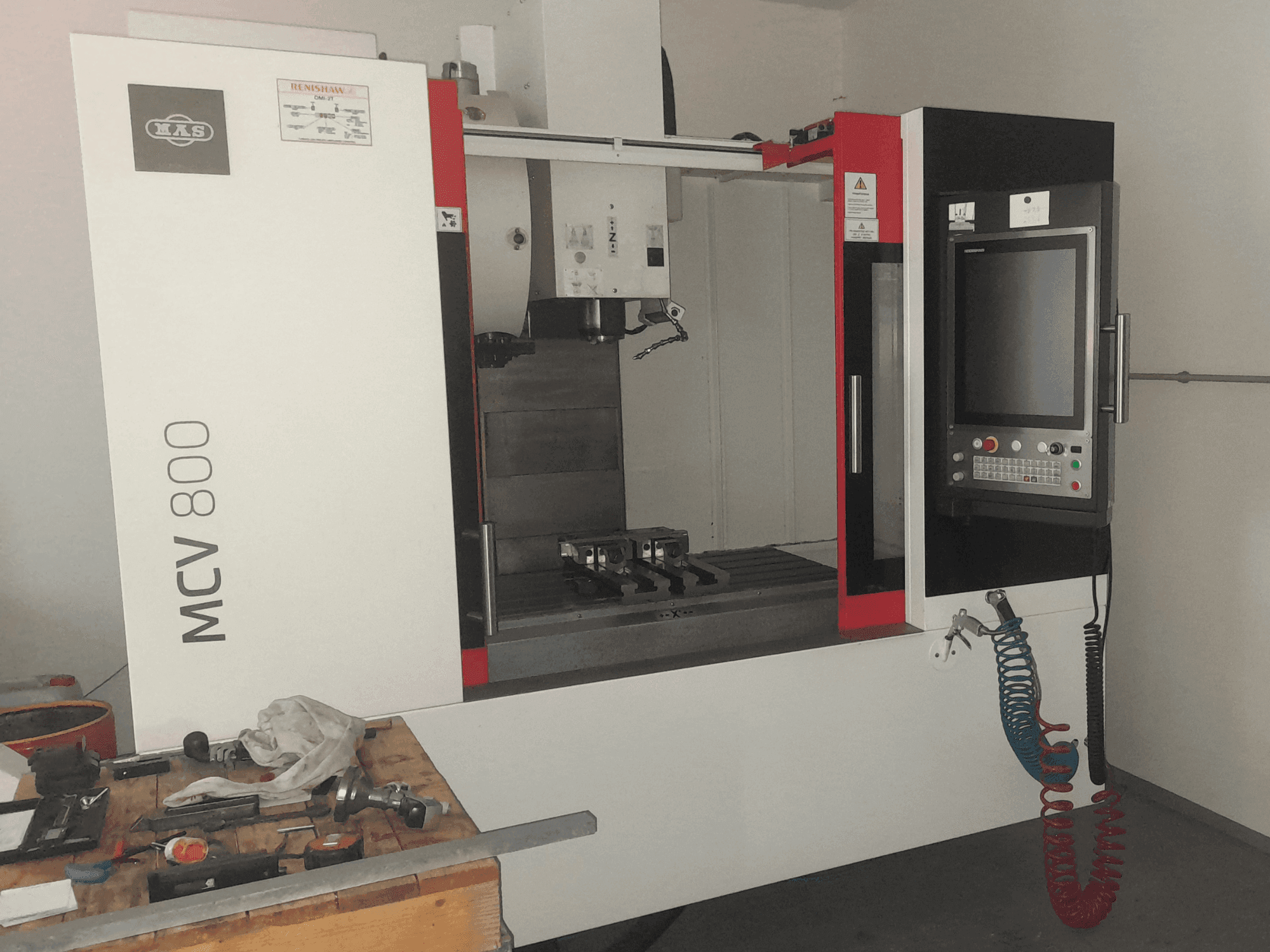 Vue de face de la machine KOVOSVIT MAS MCV 800 QUICK (2022)