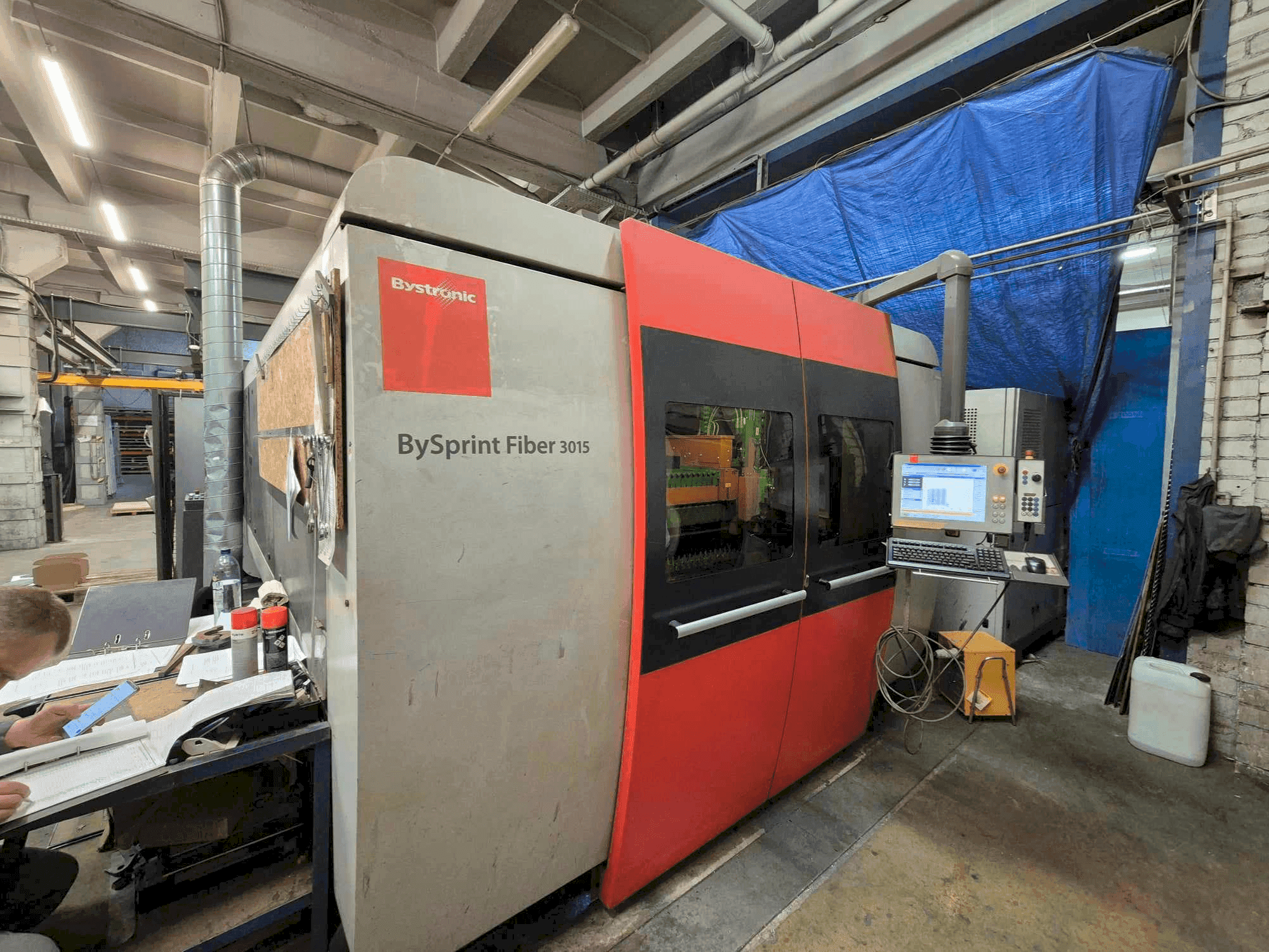 Vue de face de la machine Bystronic Bysprint Fiber 3015 3kW