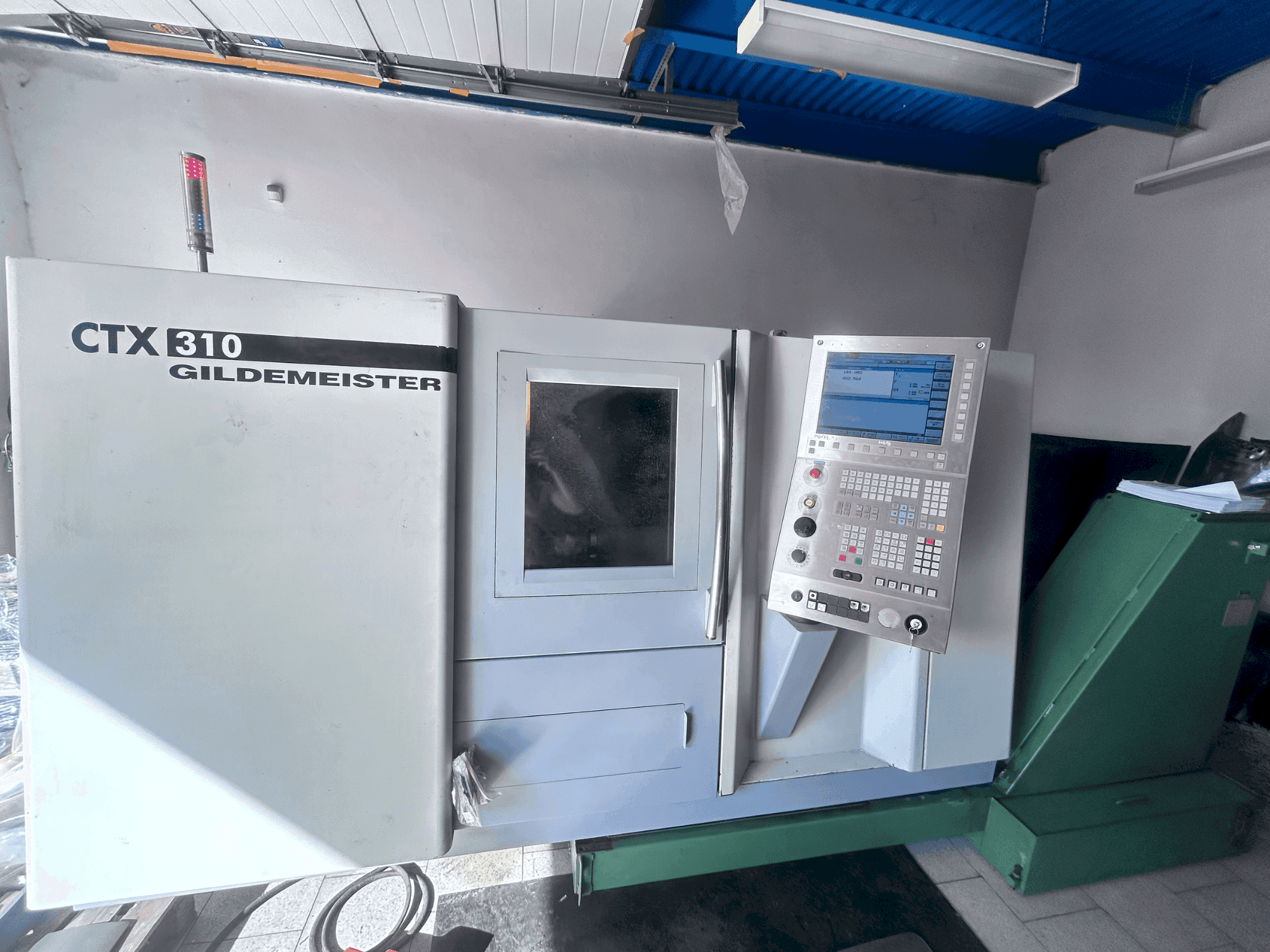 Vue de face de la machine DMG Gildemeister CTX 310