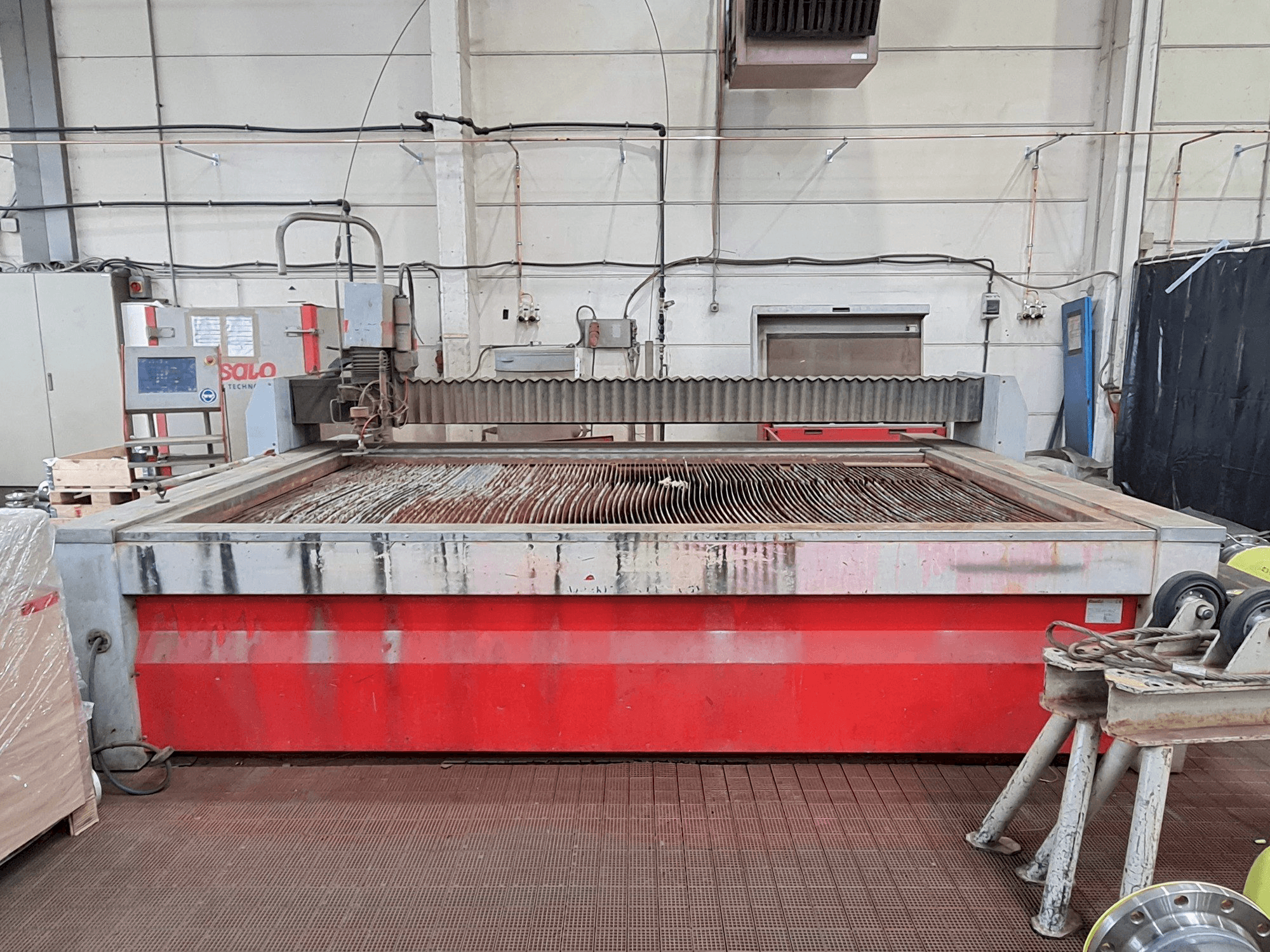 Vue de face de la machine Resato R-LCM 3015-1