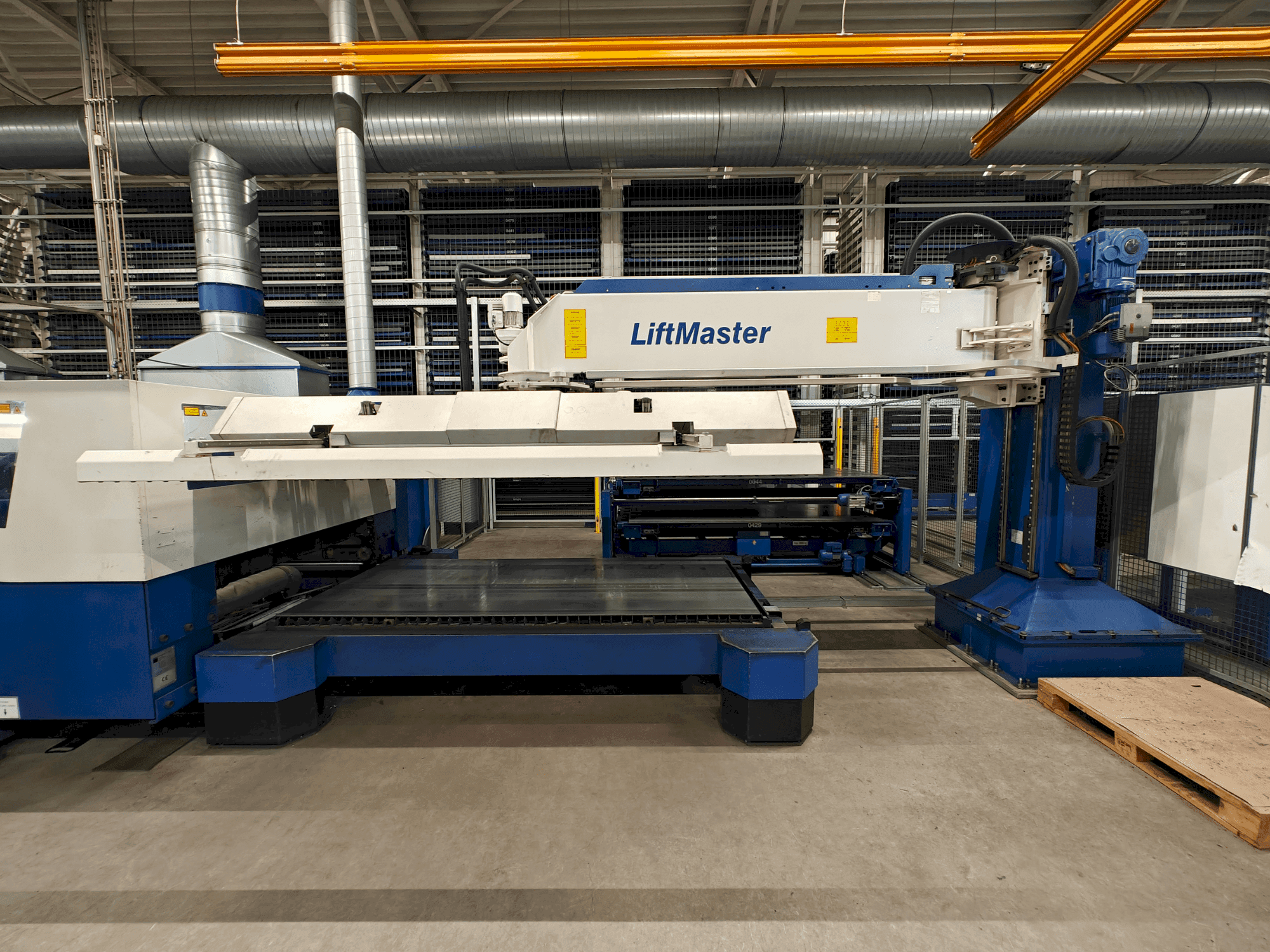 Vue de face de la machine TRUMPF Trumatic L3050