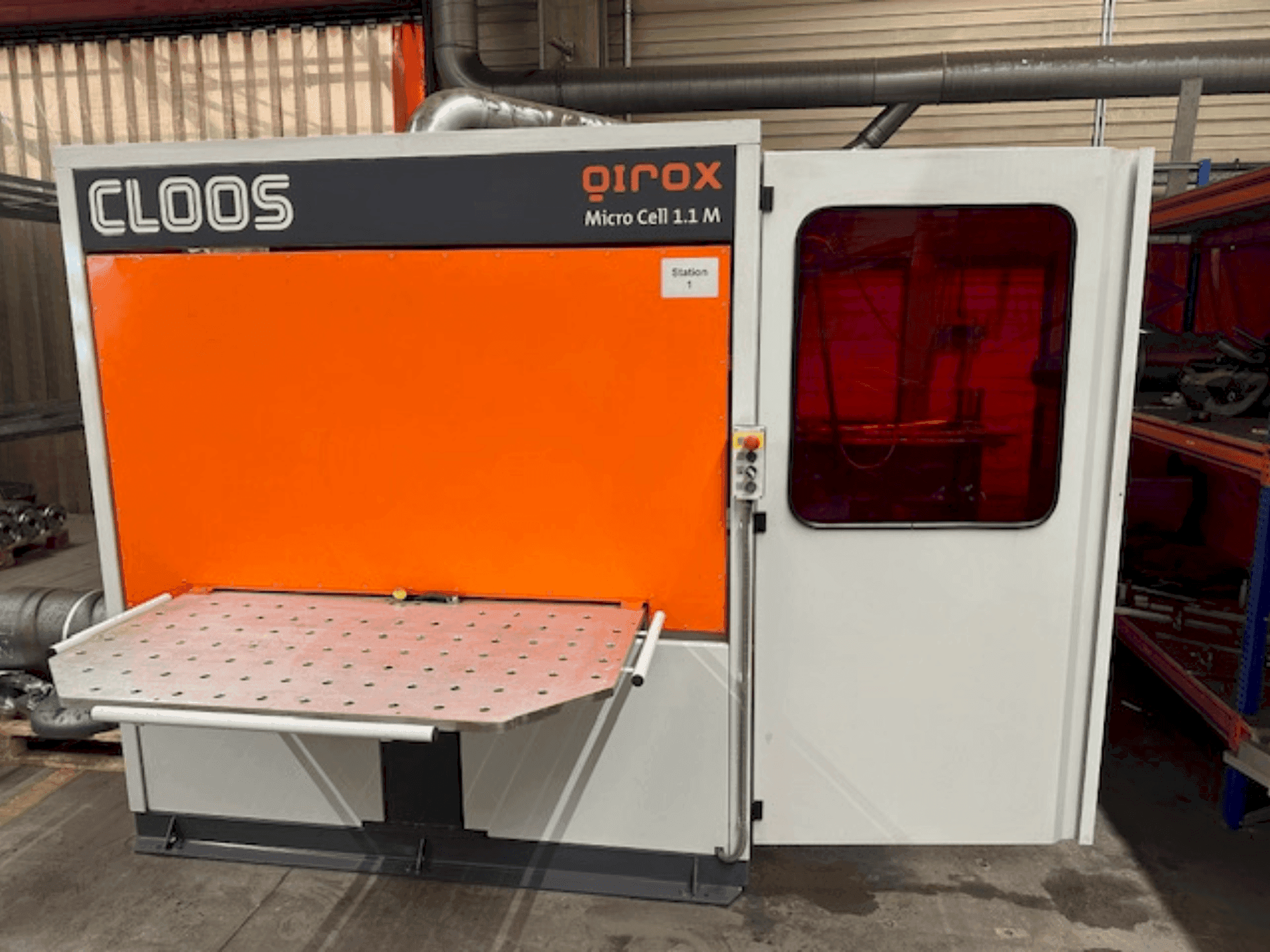 Vue de face de la machine CLOOS Qirox Micro Cell 1.1 M