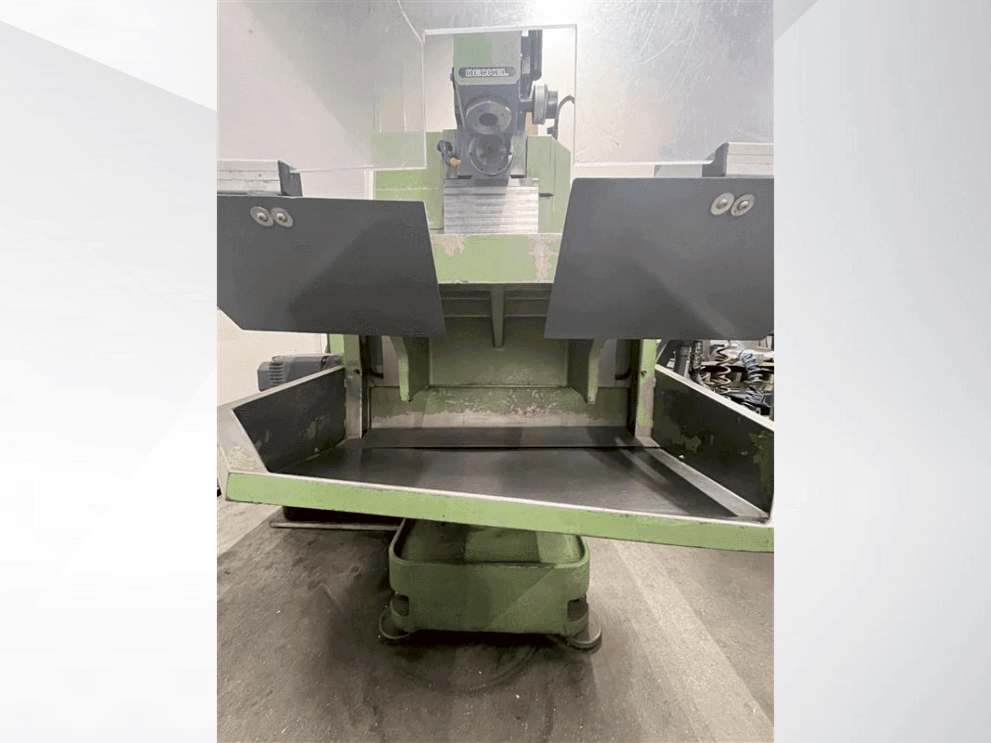 Vue de face de la machine DECKEL FP2A