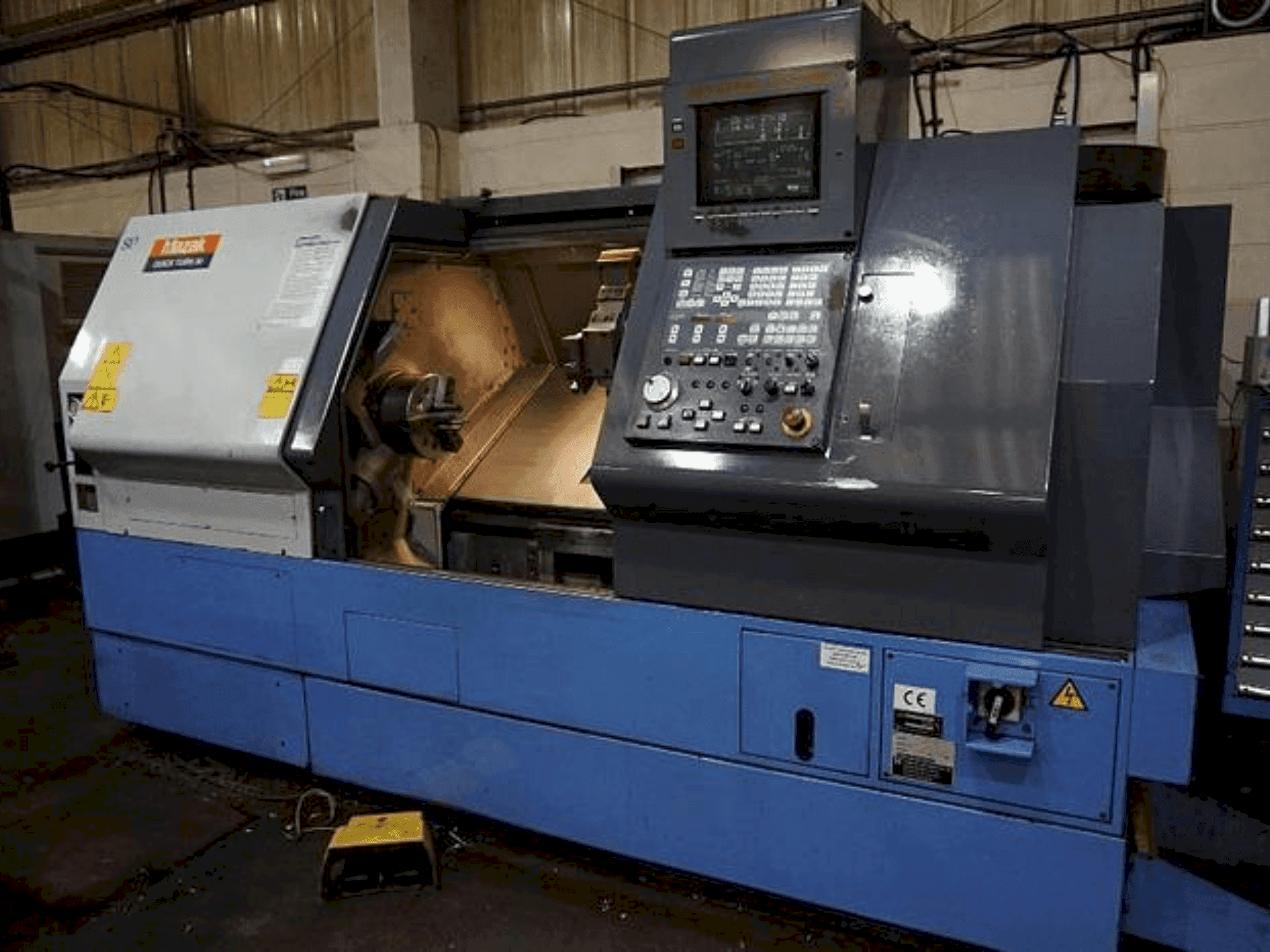 Vue de face de la machine Mazak QT30