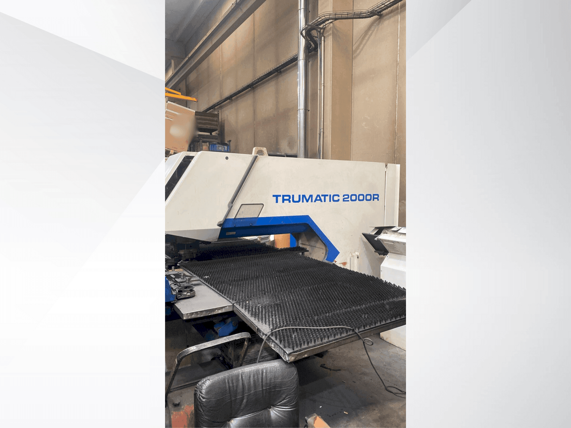 Vue de face de la machine TRUMPF TC2000R