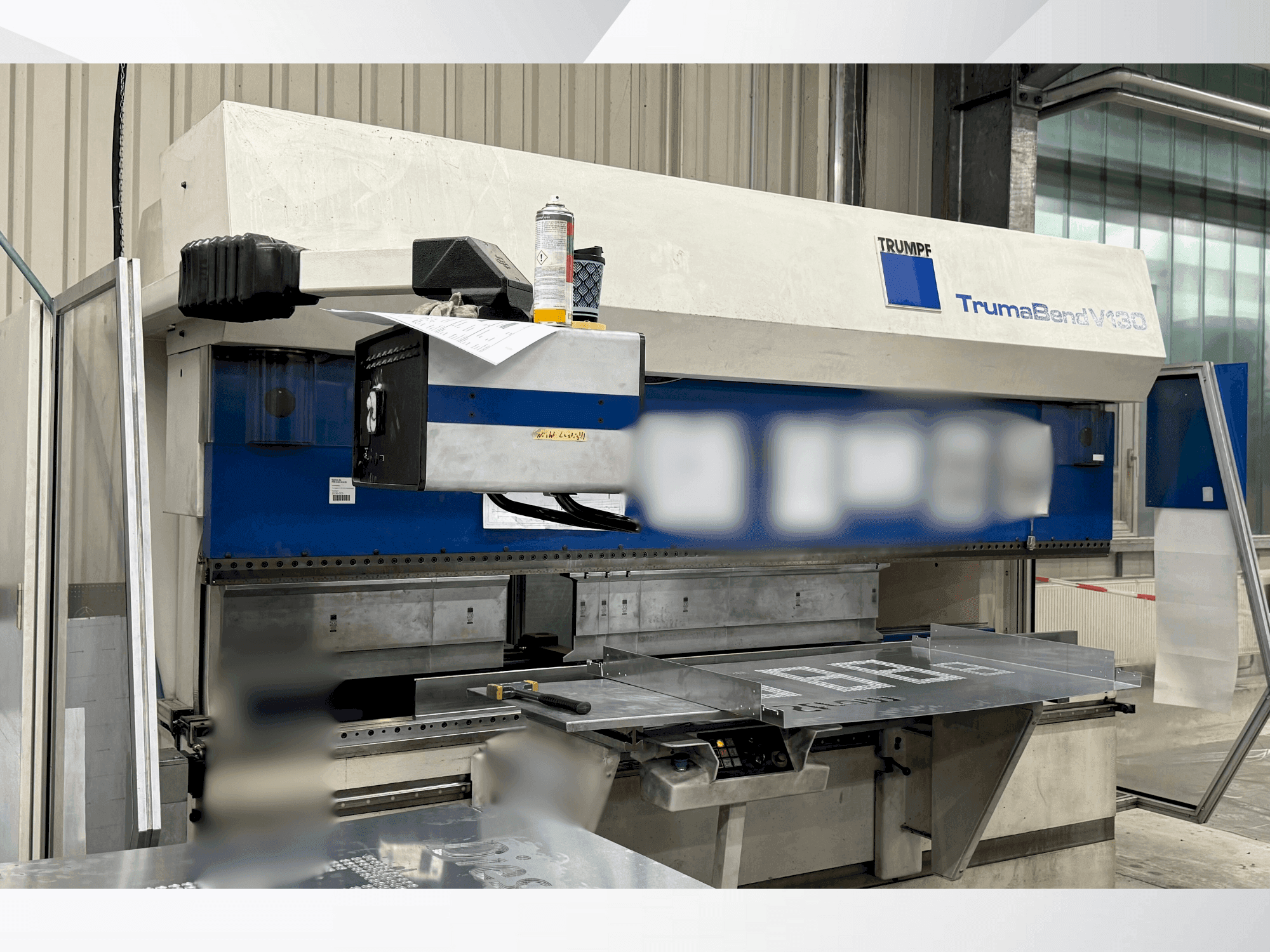Vue de face de la machine TRUMPF TrumaBend V130