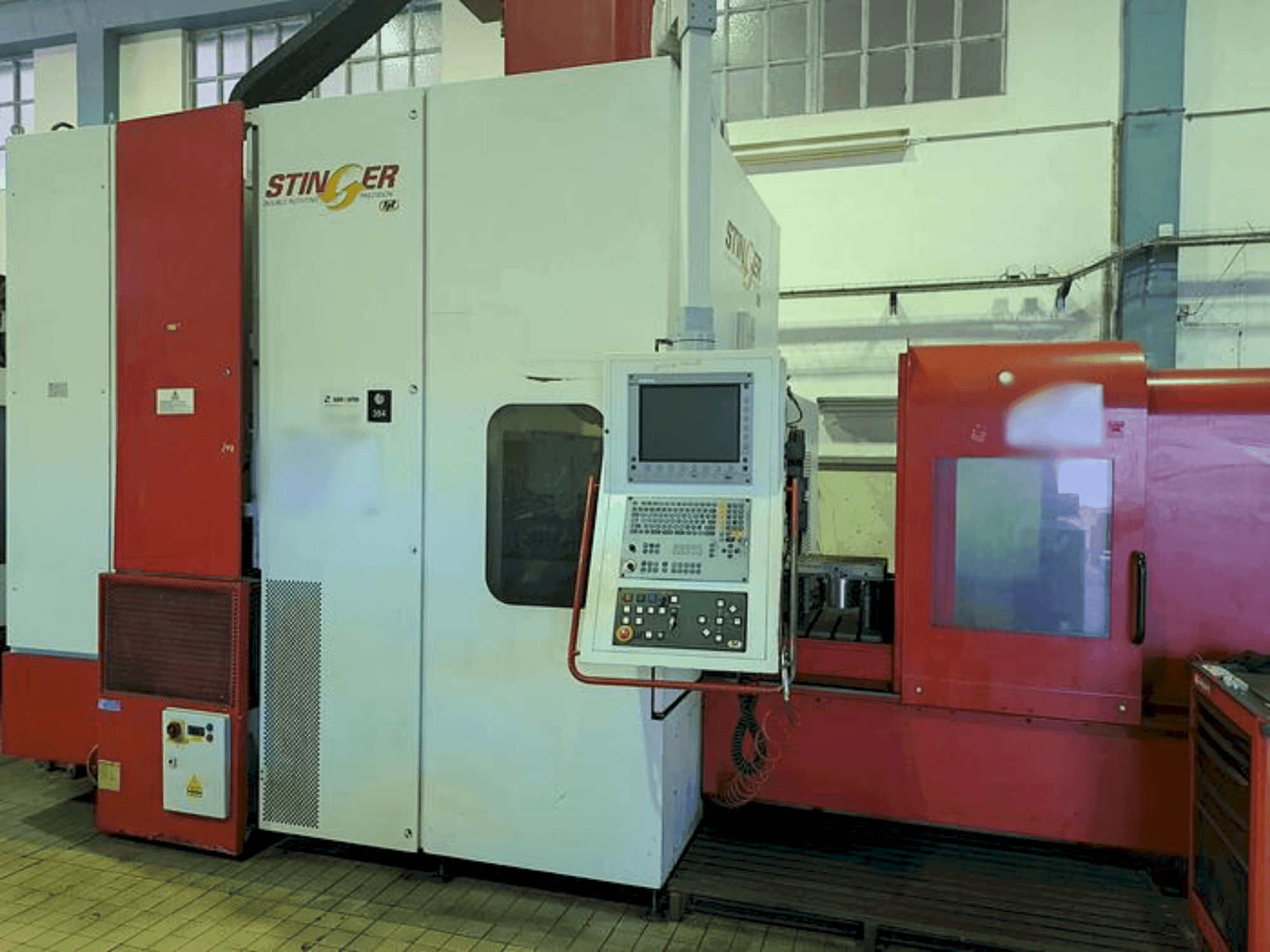 Vue de face de la machine FPT STINGER XL