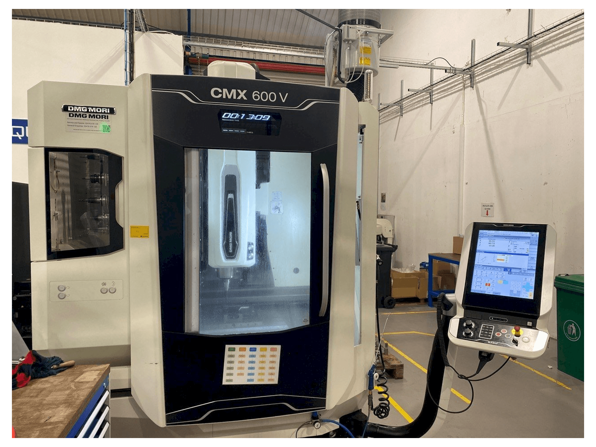 Vue de face de la machine DMG CMX 600 V