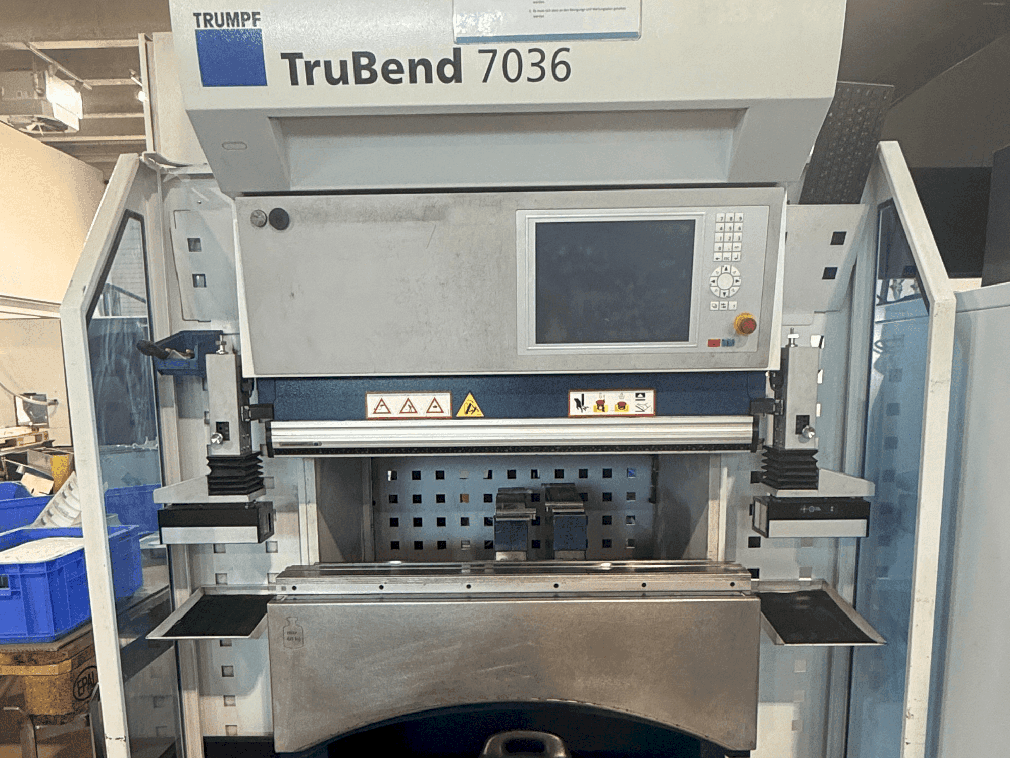 Vue de face de la machine TRUMPF TruBend 7036