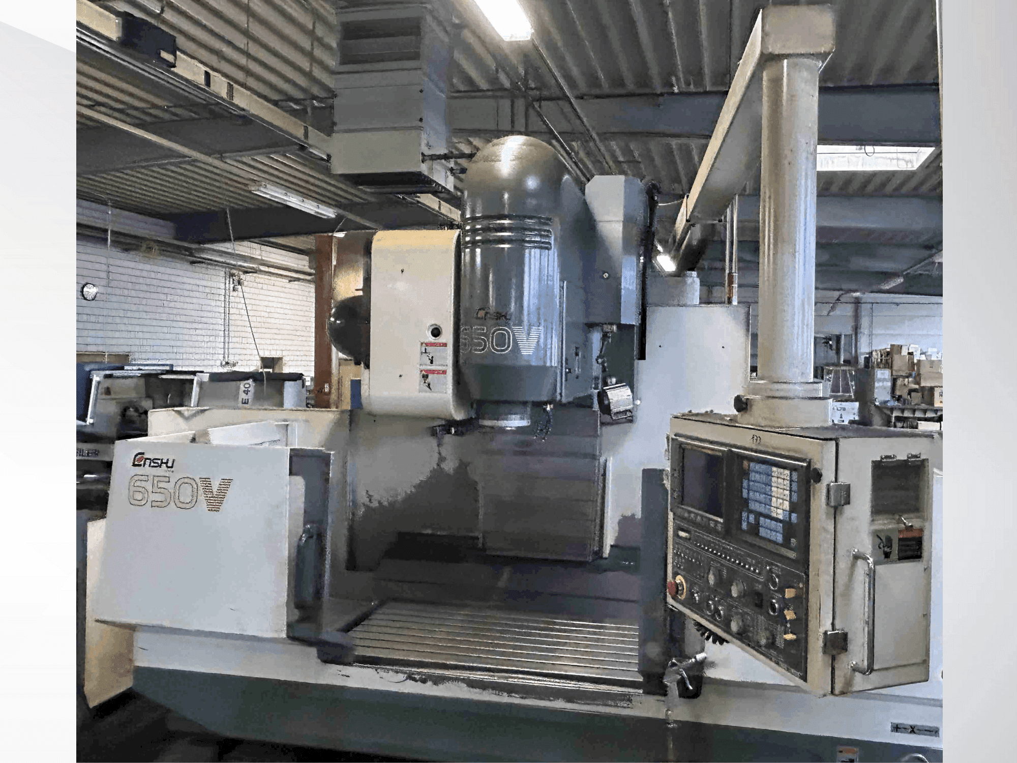 Vue de face de la machine Enshu 650 V