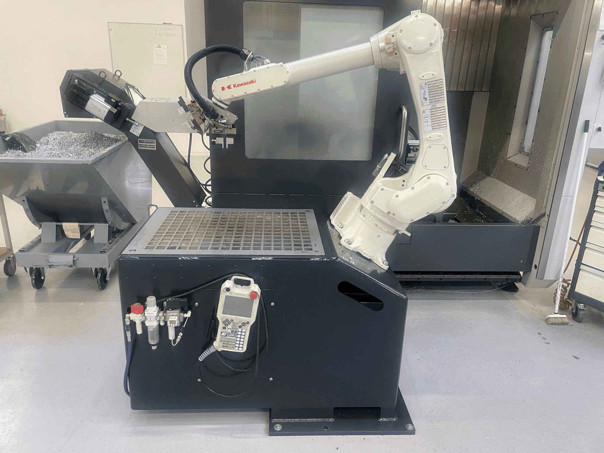 Vue de face de la machine Kawasaki RS006L