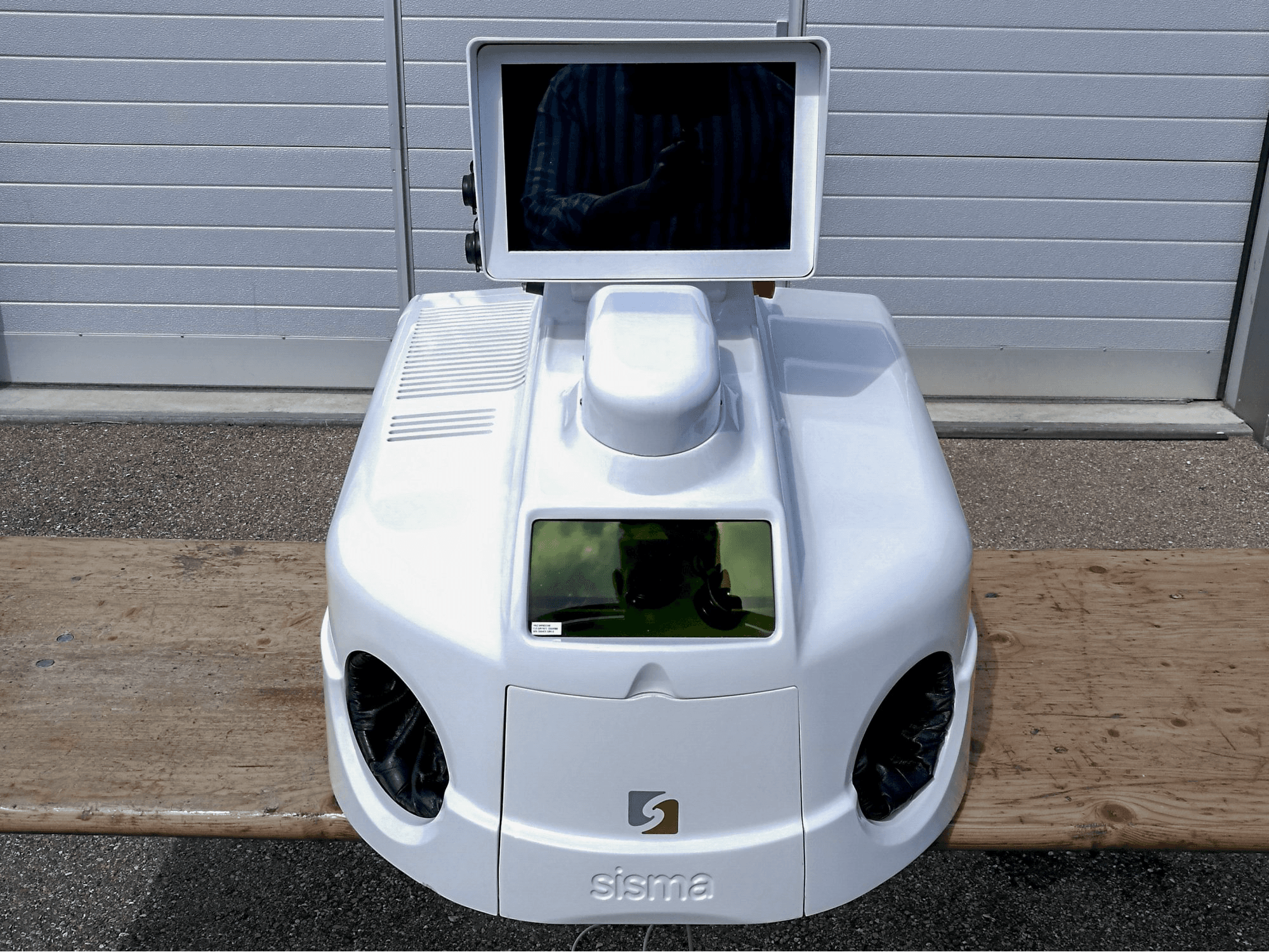 Front view of Sisma LM-DV 100 machine