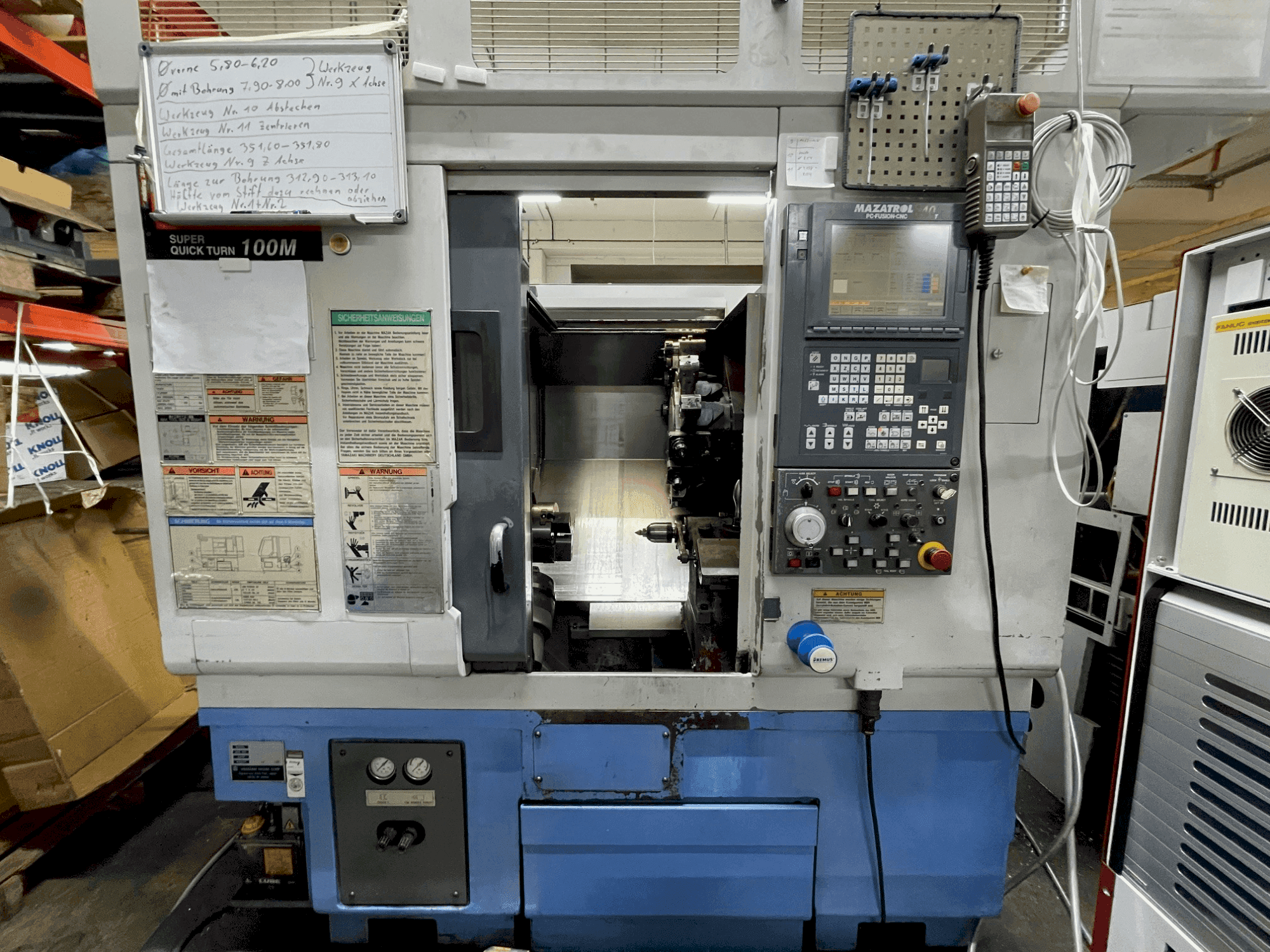 Vue de face de la machine Mazak SQT 100M