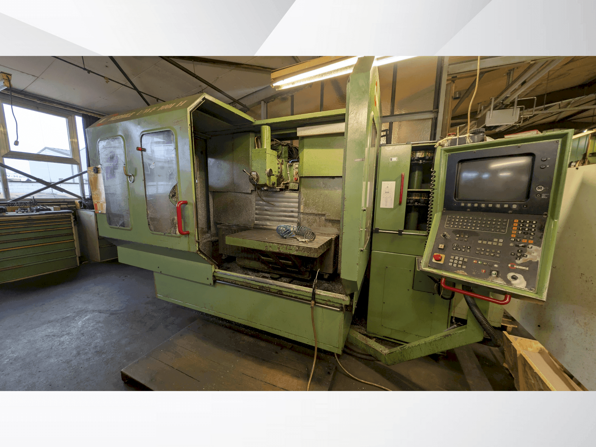 Vue de face de la machine HERMLE 1001