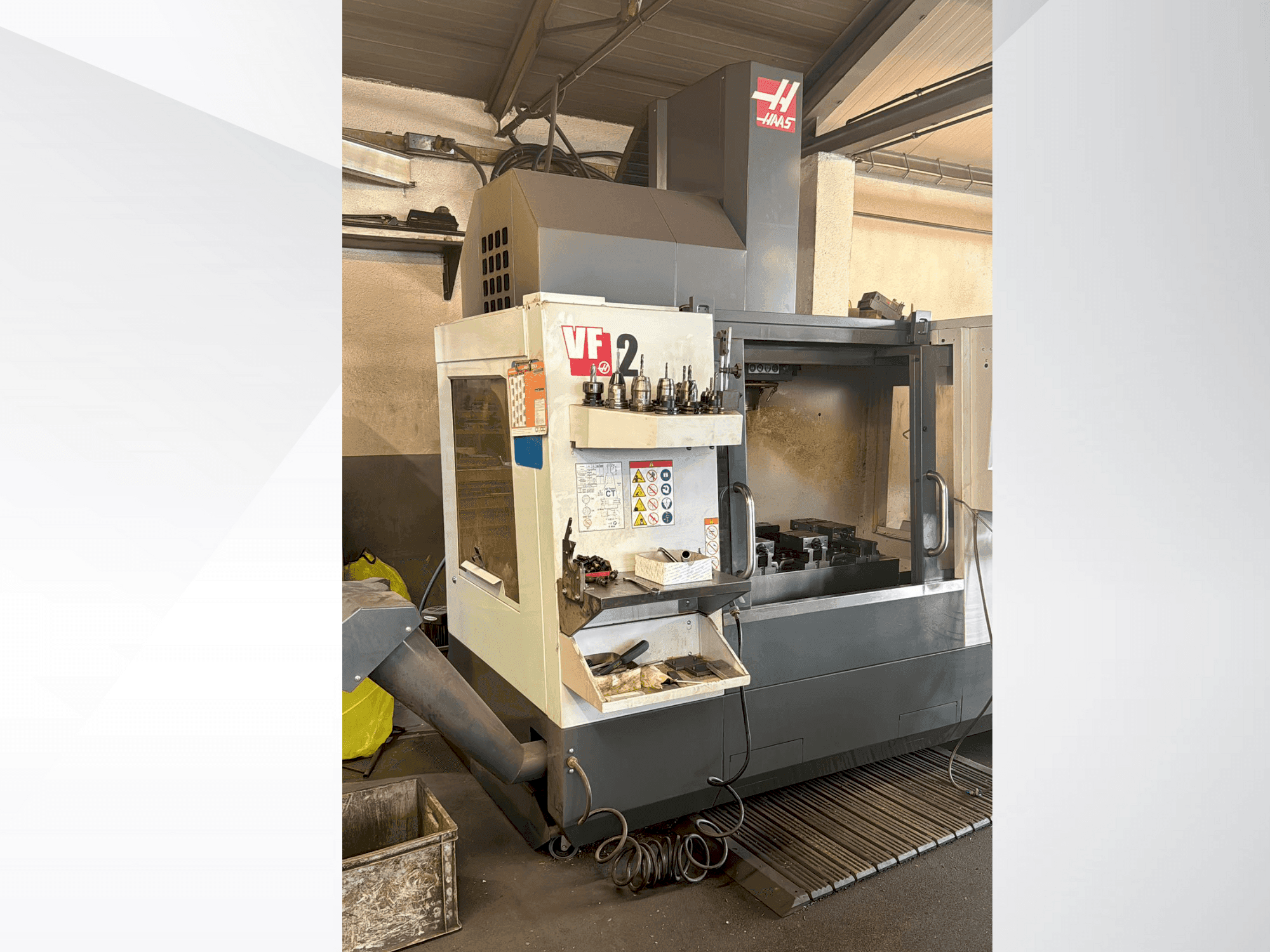 Vue de face de la machine HAAS VF2