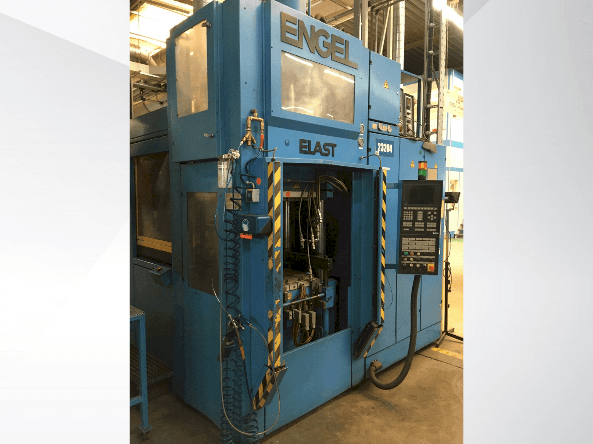Vue de face de la machine Engel Elast 1500/250V
