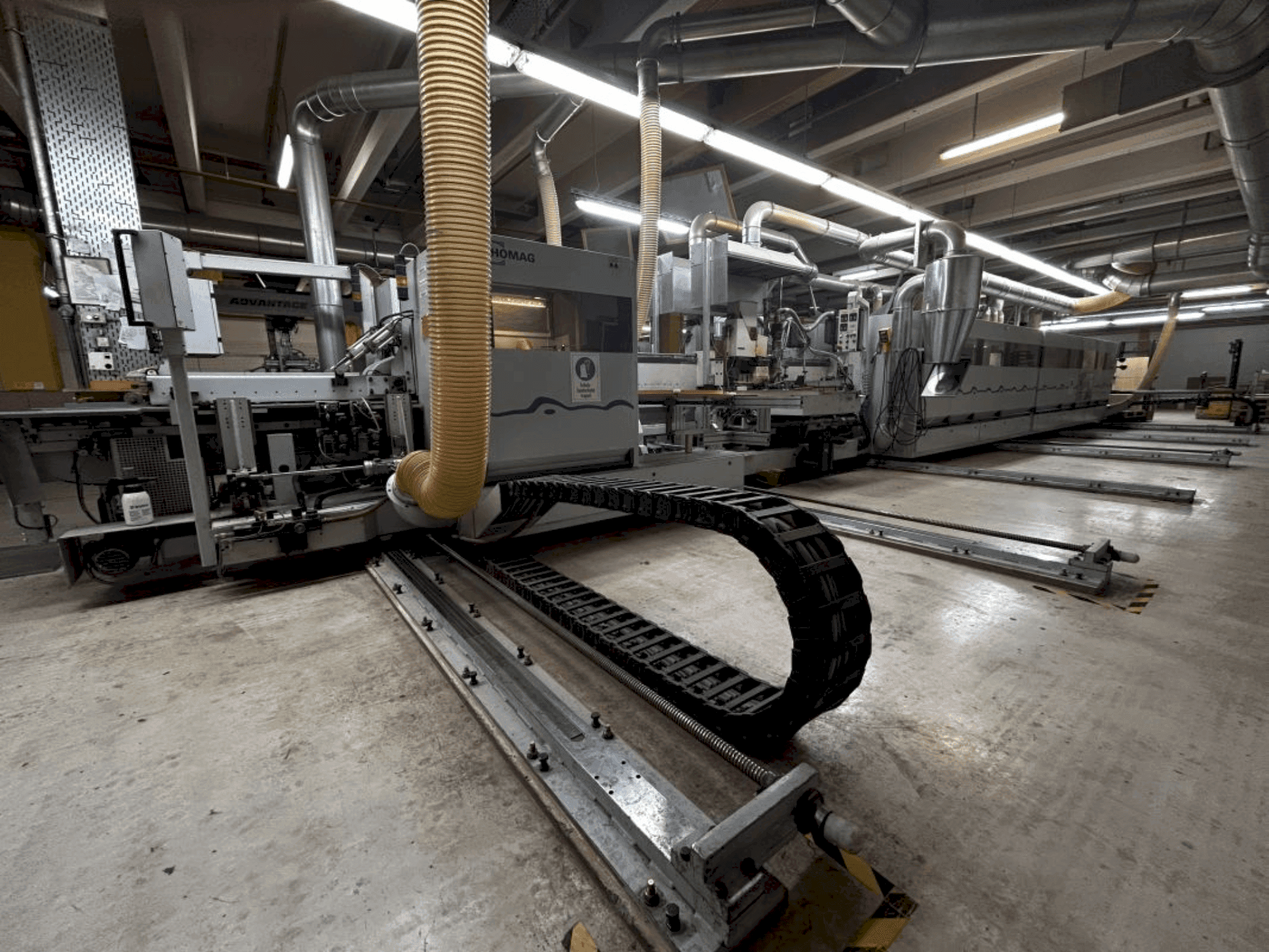 Vue de face de la machine HOMAG WEEKE PROFI KFL20/29/QA/25