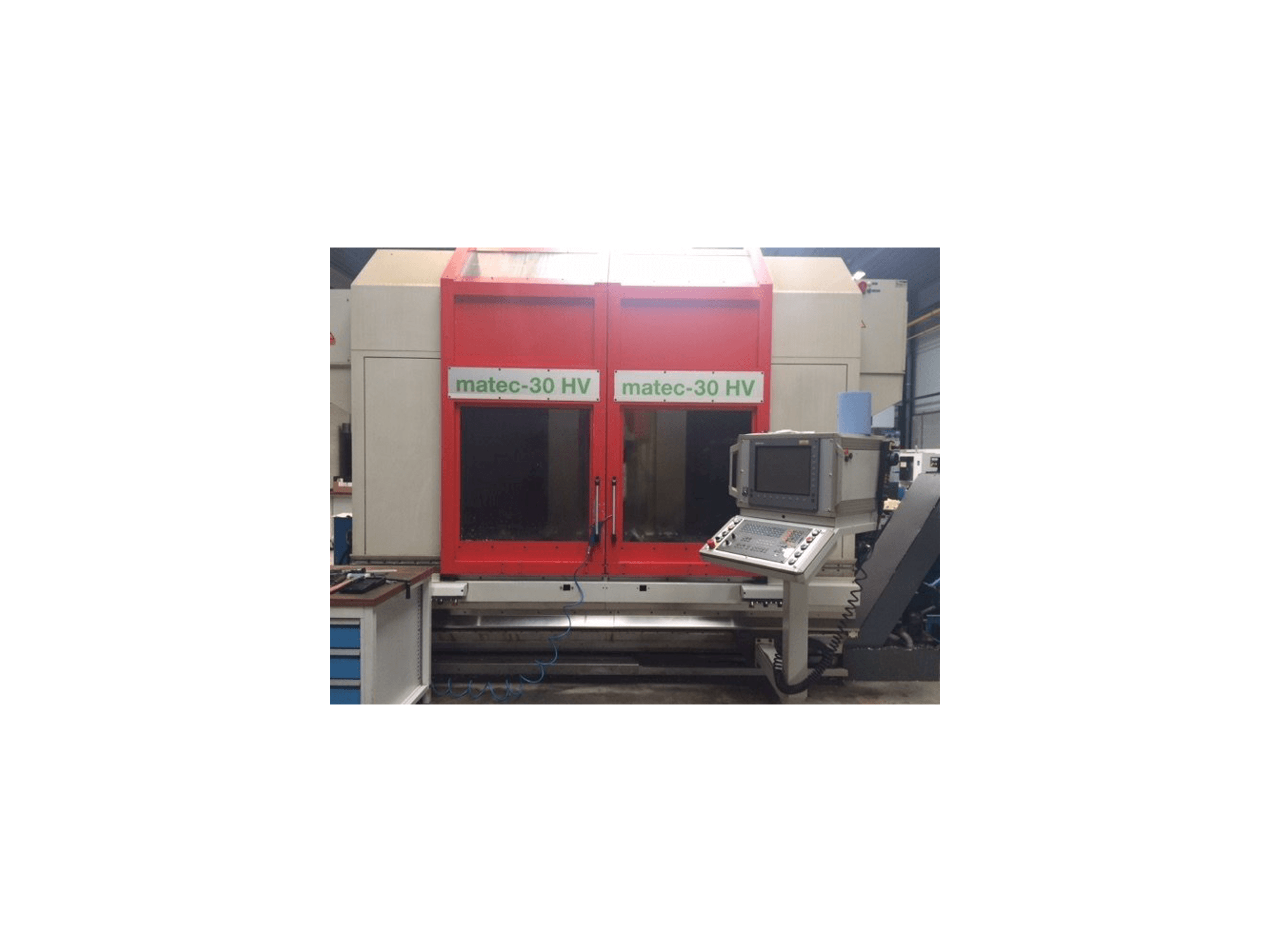 Vue de face de la machine Matec 30 HV