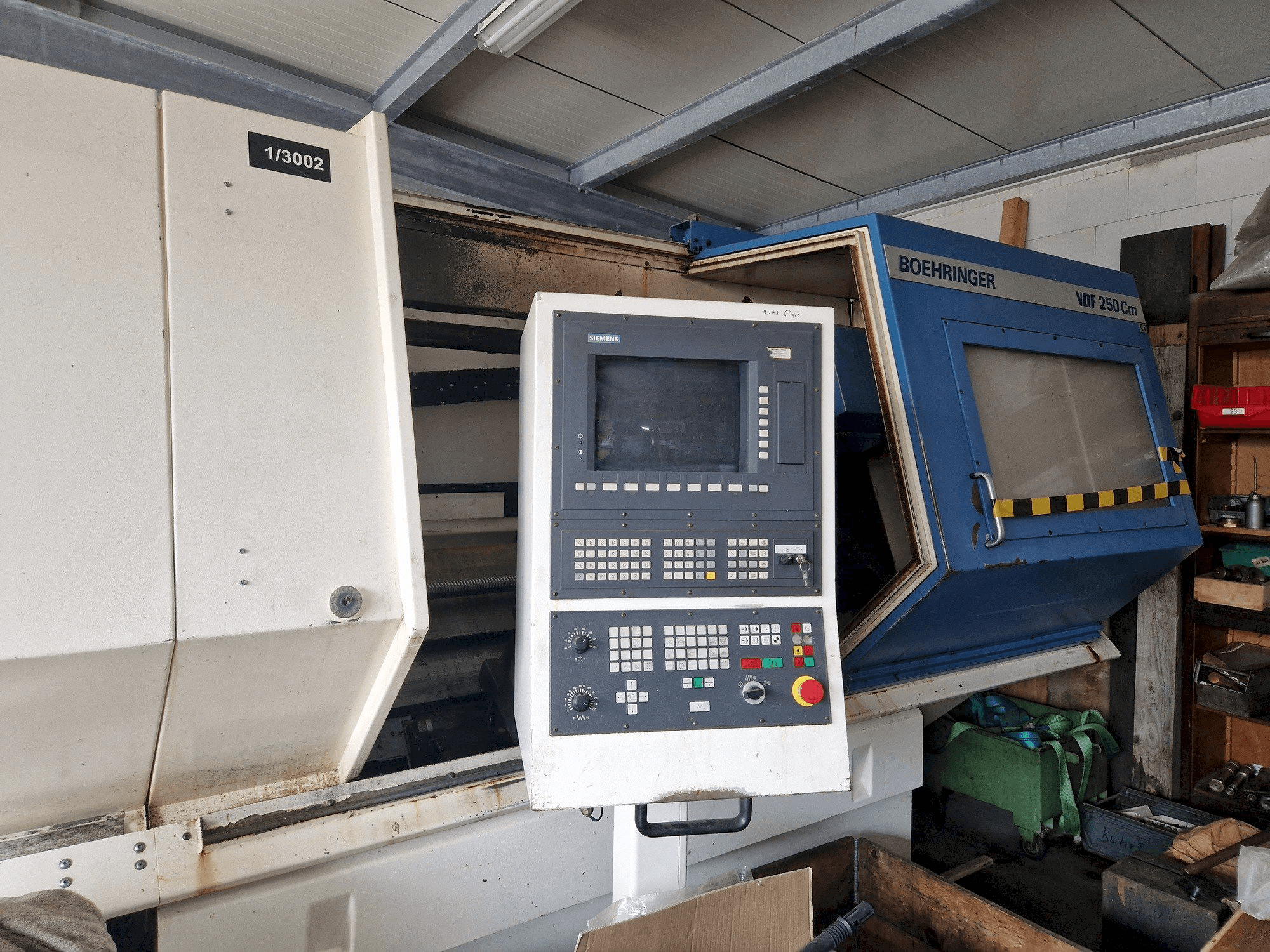 Vue de face de la machine BOEHRINGER VDF 250 Cm