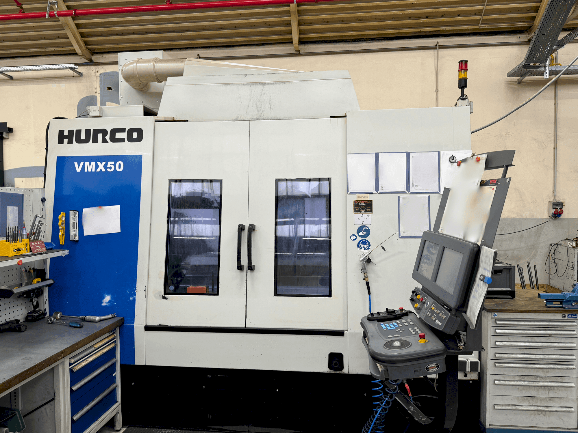 Vue de face de la machine Hurco VMX 50/40T