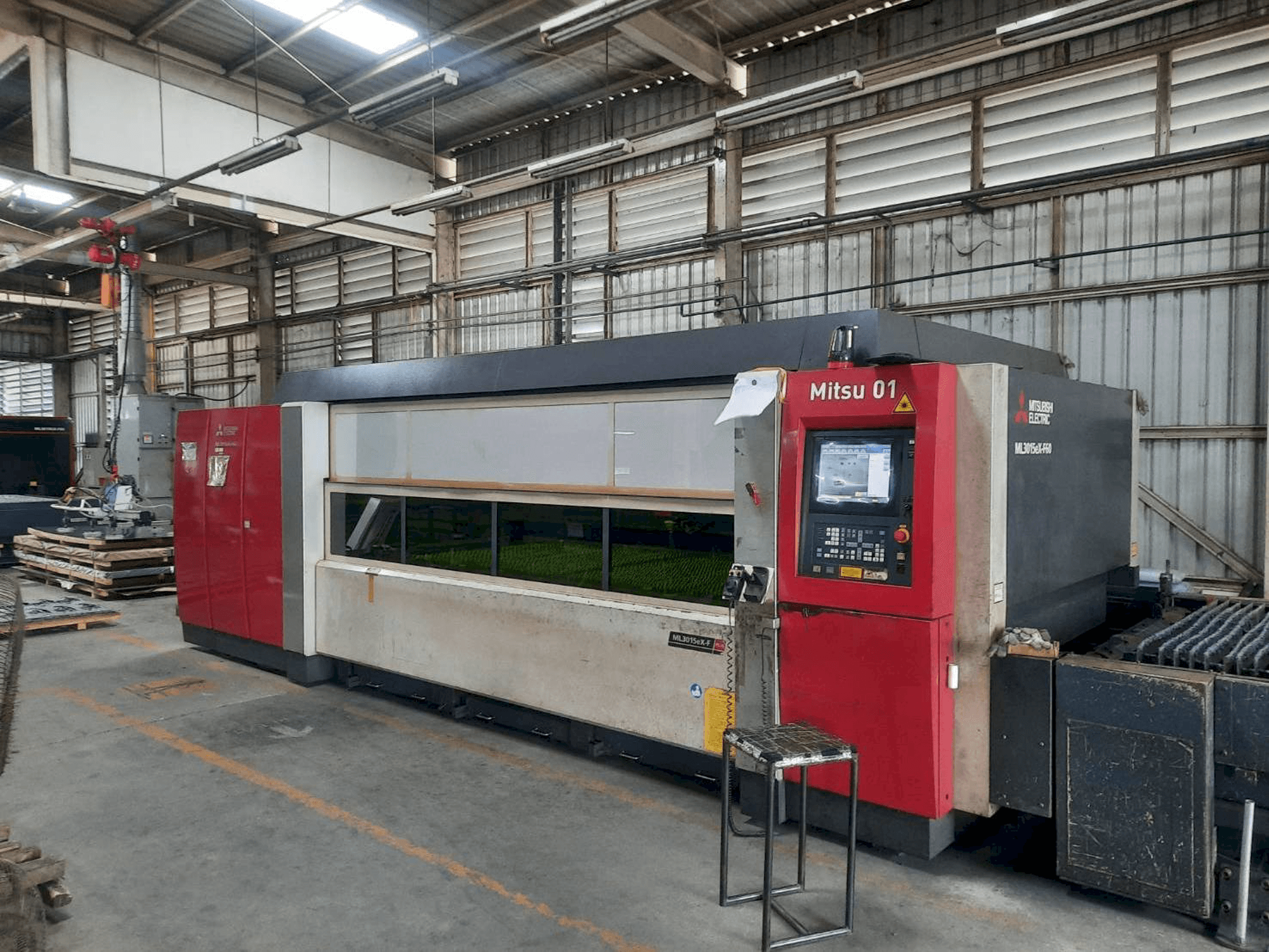 Vue de face de la machine Mitsubishi ML3015eX F60