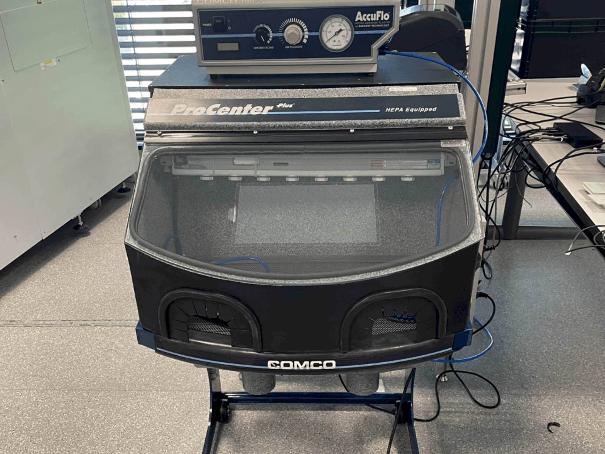 Vue de face de la machine COMCO CTR201-2