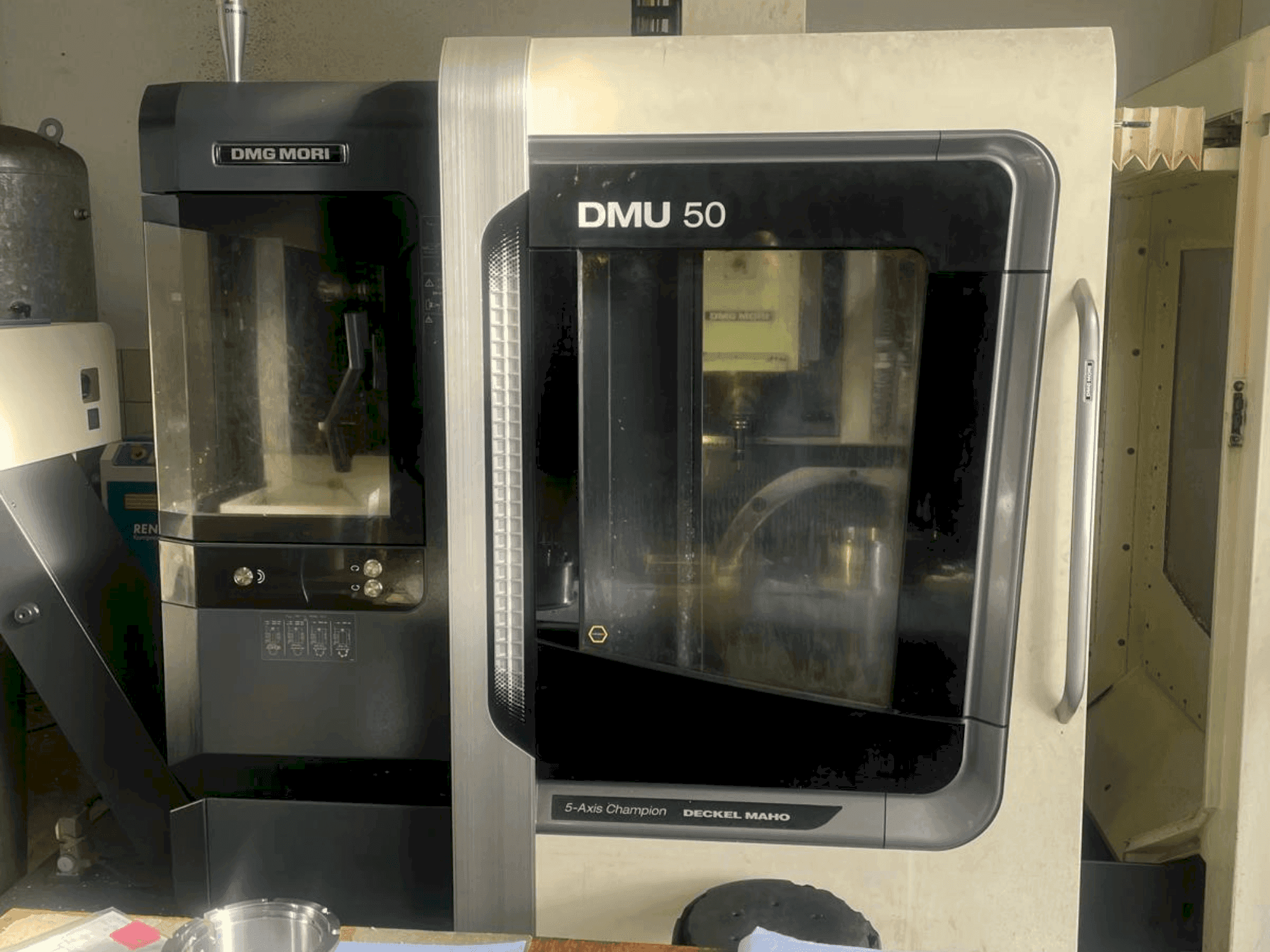 Vue de face de la machine DMG MORI DMU 50