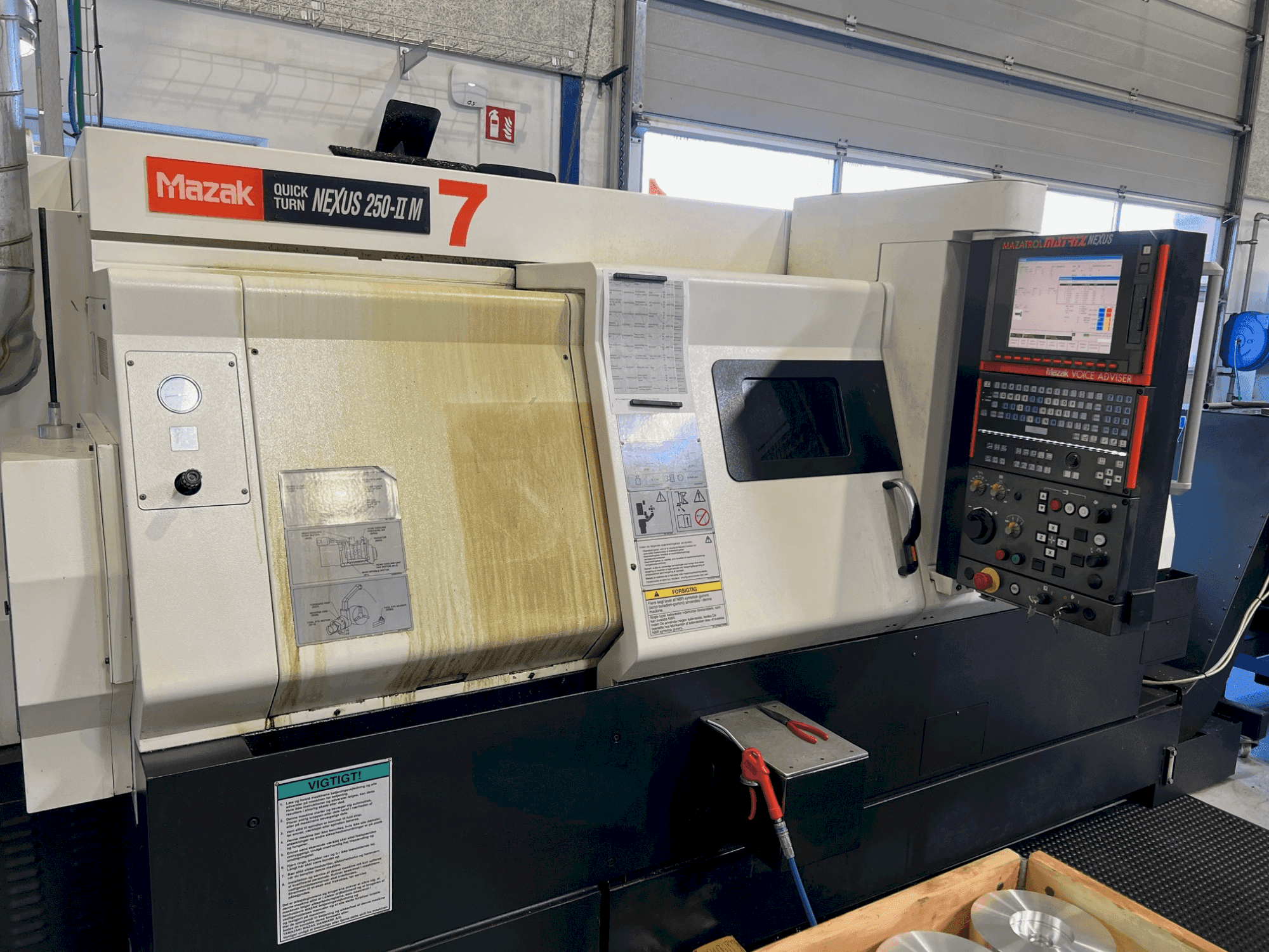 Vue de face de la machine Mazak QTN 250-II M