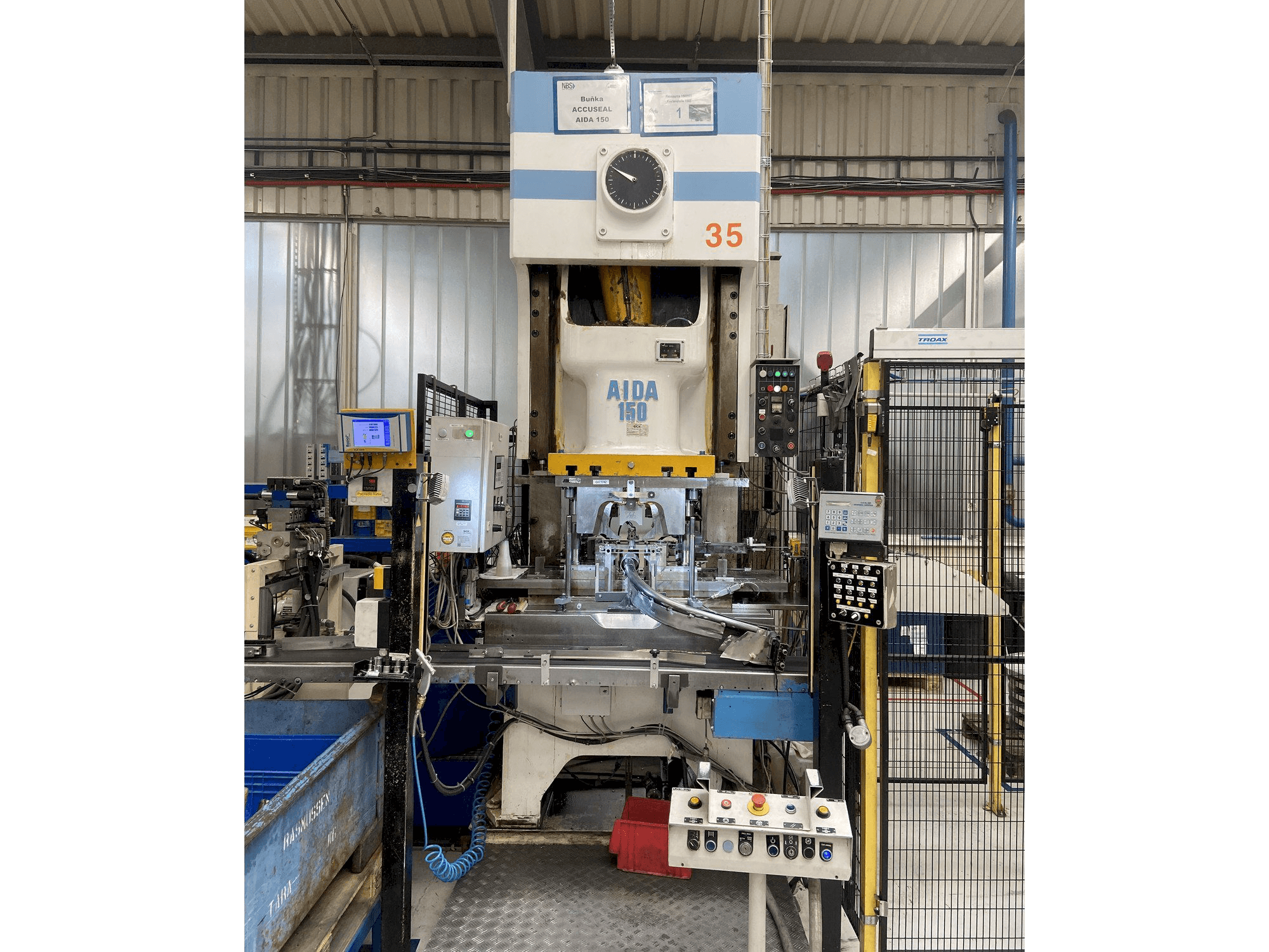 Vue de face de la machine AIDA NC1-150(2) (1996)