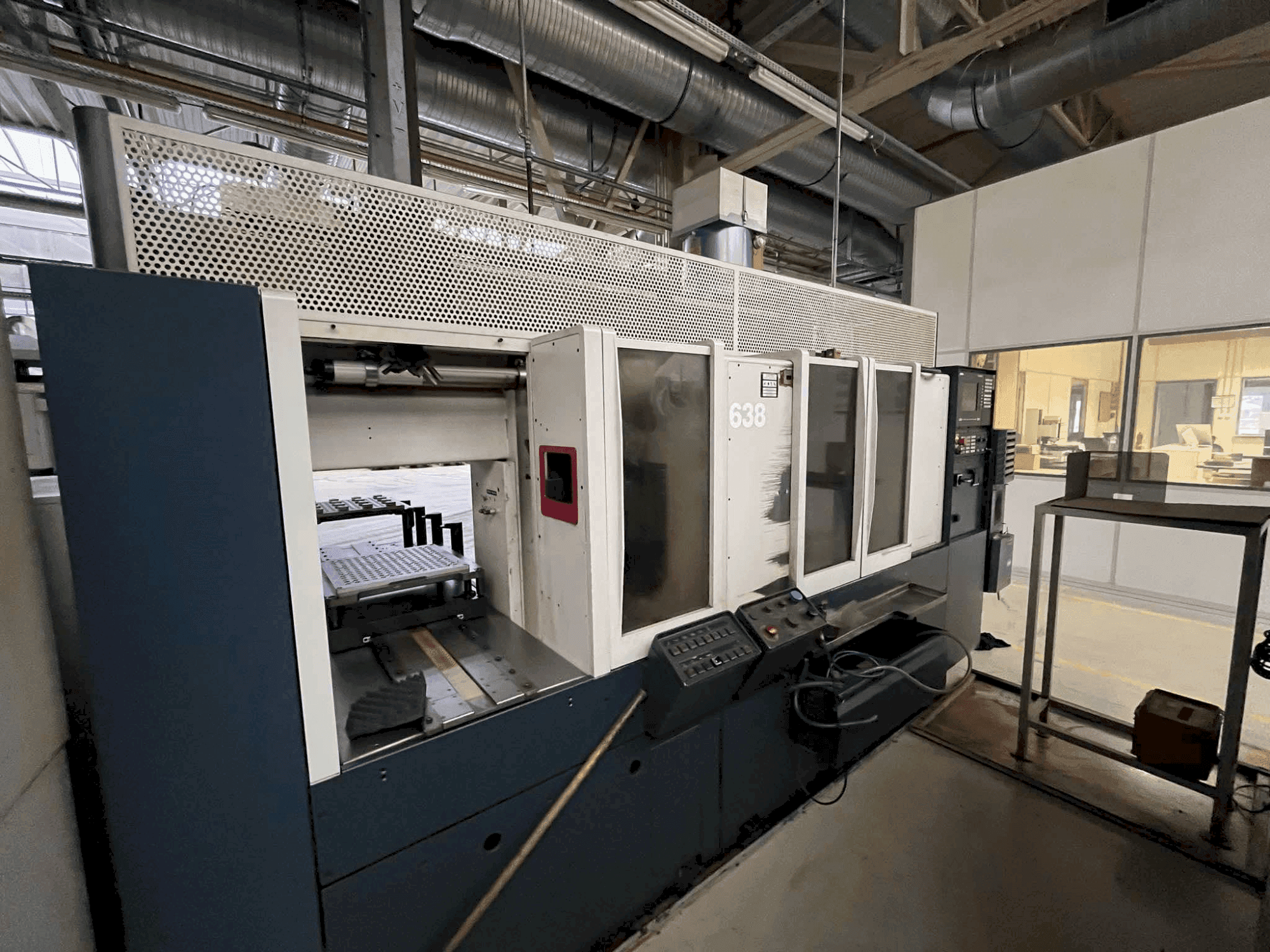 Vue de face de la machine SPINNER PD-CNC