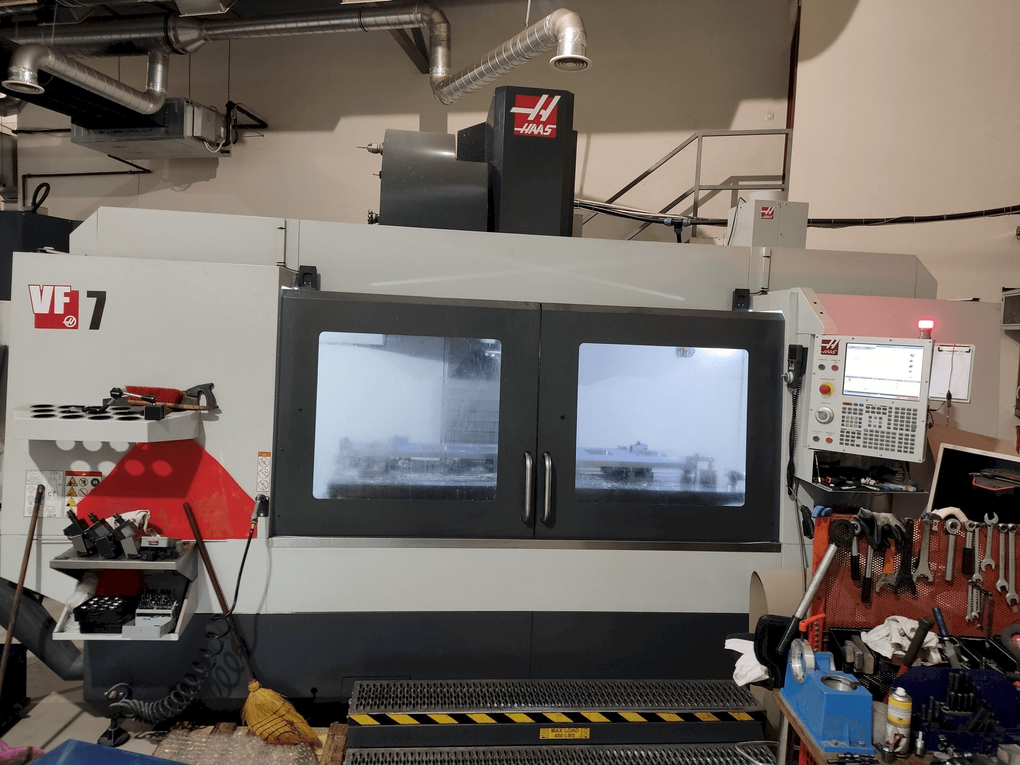 Vue de face de la machine HAAS VF-7