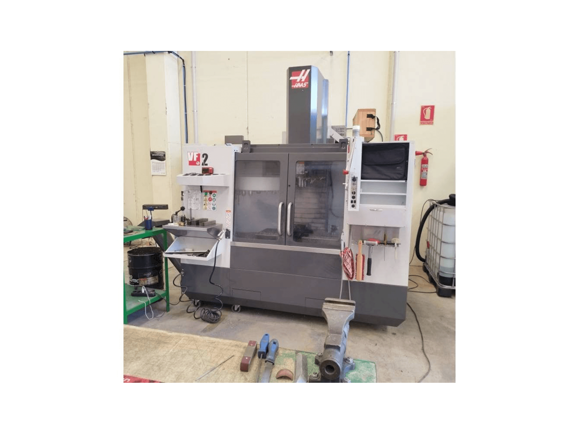 Vue de face de la machine HAAS VF-2