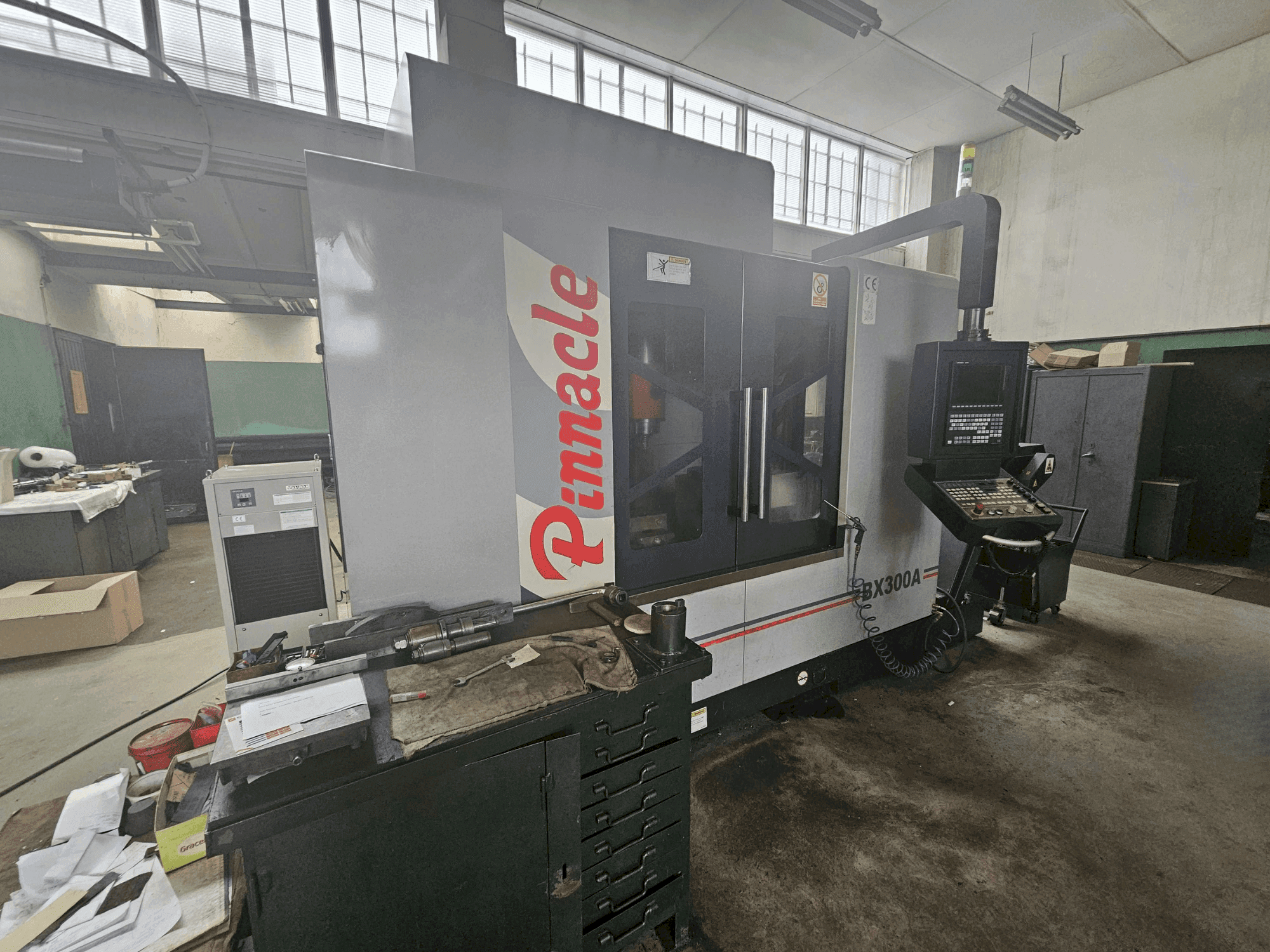 Vue de face de la machine Pinnacle BX300A