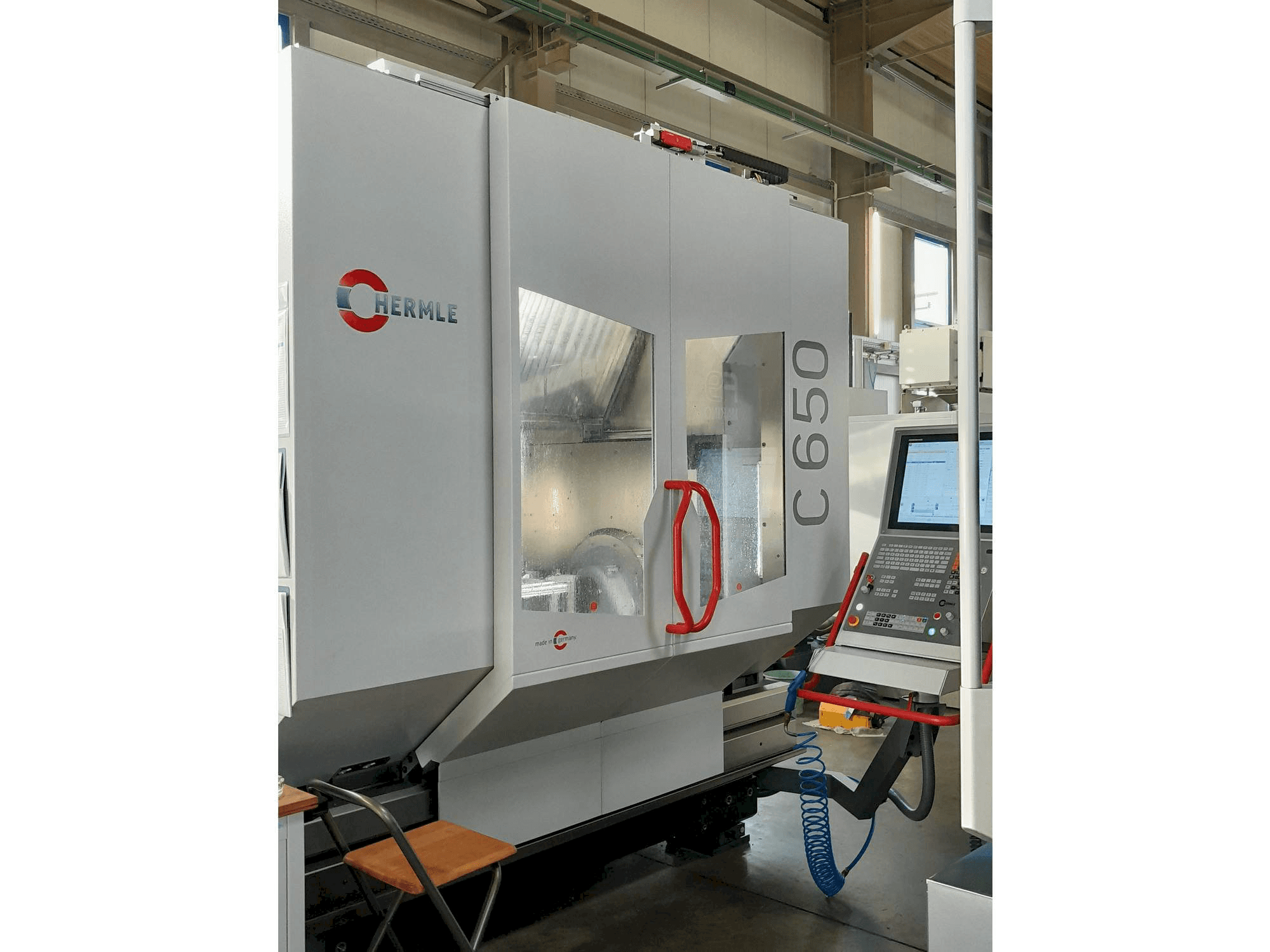 Vue de face de la machine HERMLE C650 U