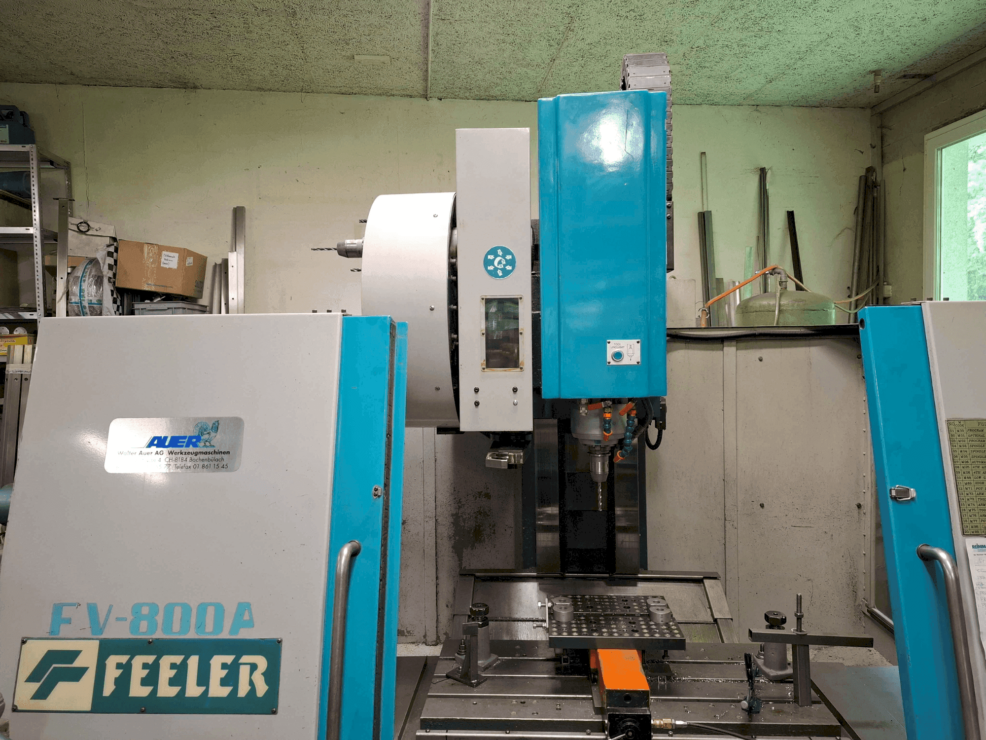 Vue de face de la machine Feeler FV-800A