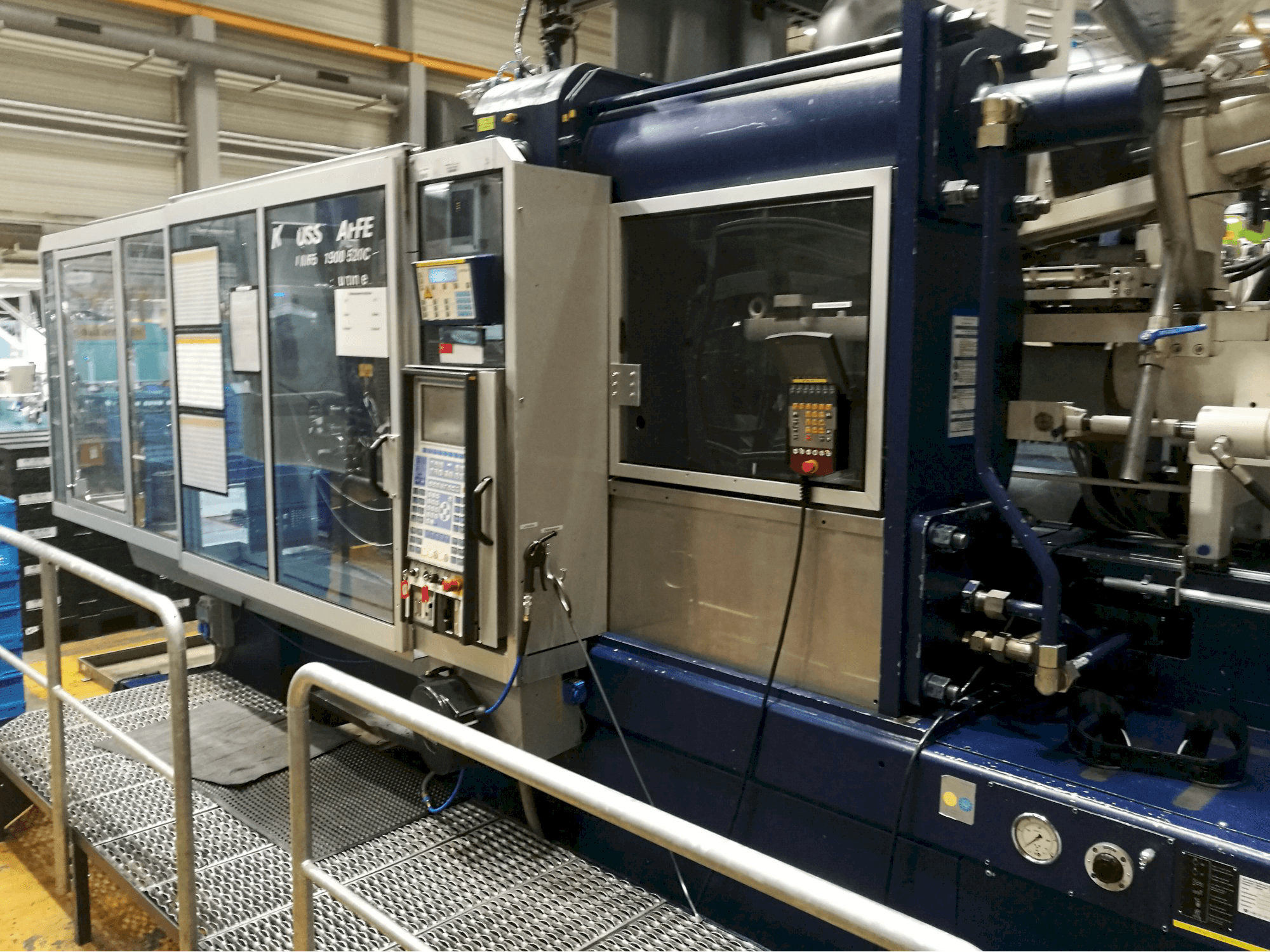 Right view of Krauss Maffei 650-1900-520 CZ Machine