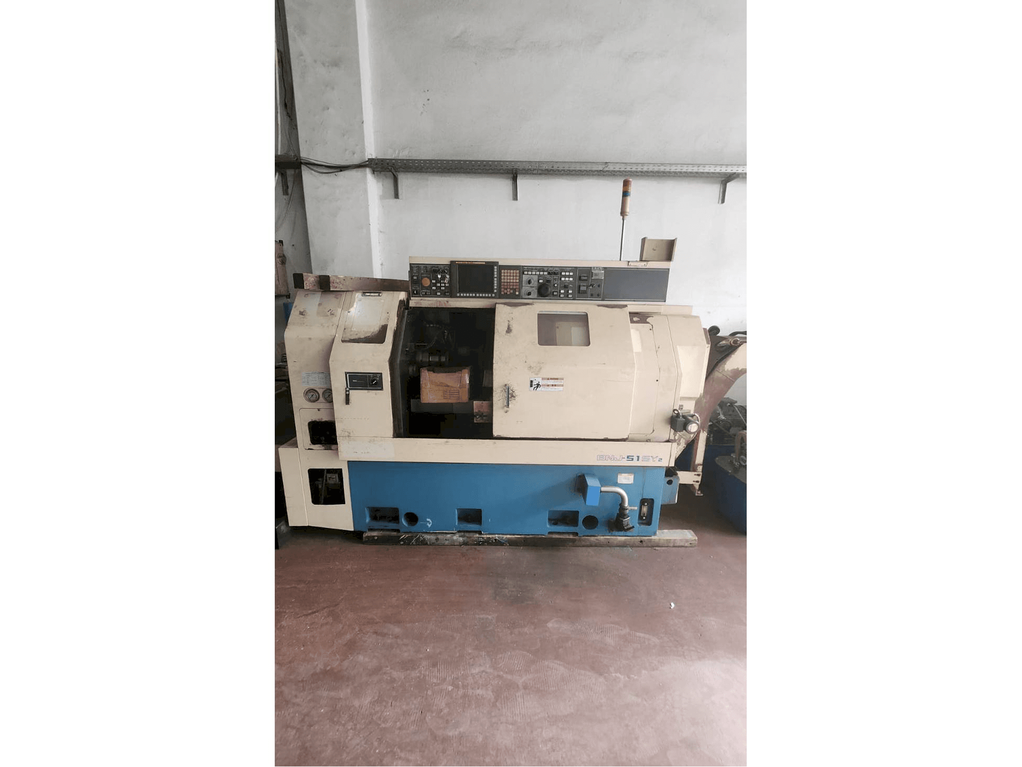 Vue de face de la machine Miyano BNJ 42 SY