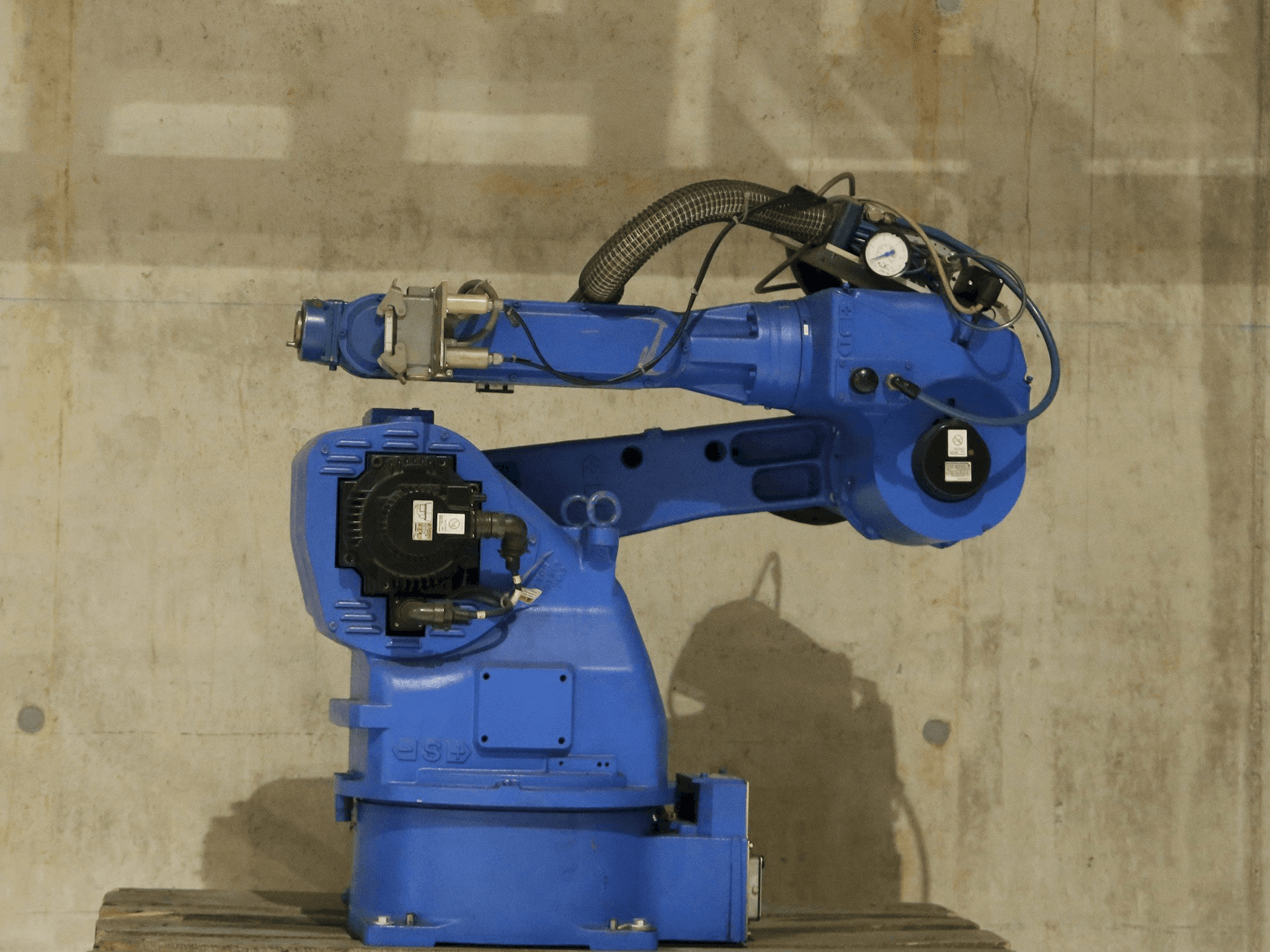 Left view of Yaskawa Motoman UP20 machine